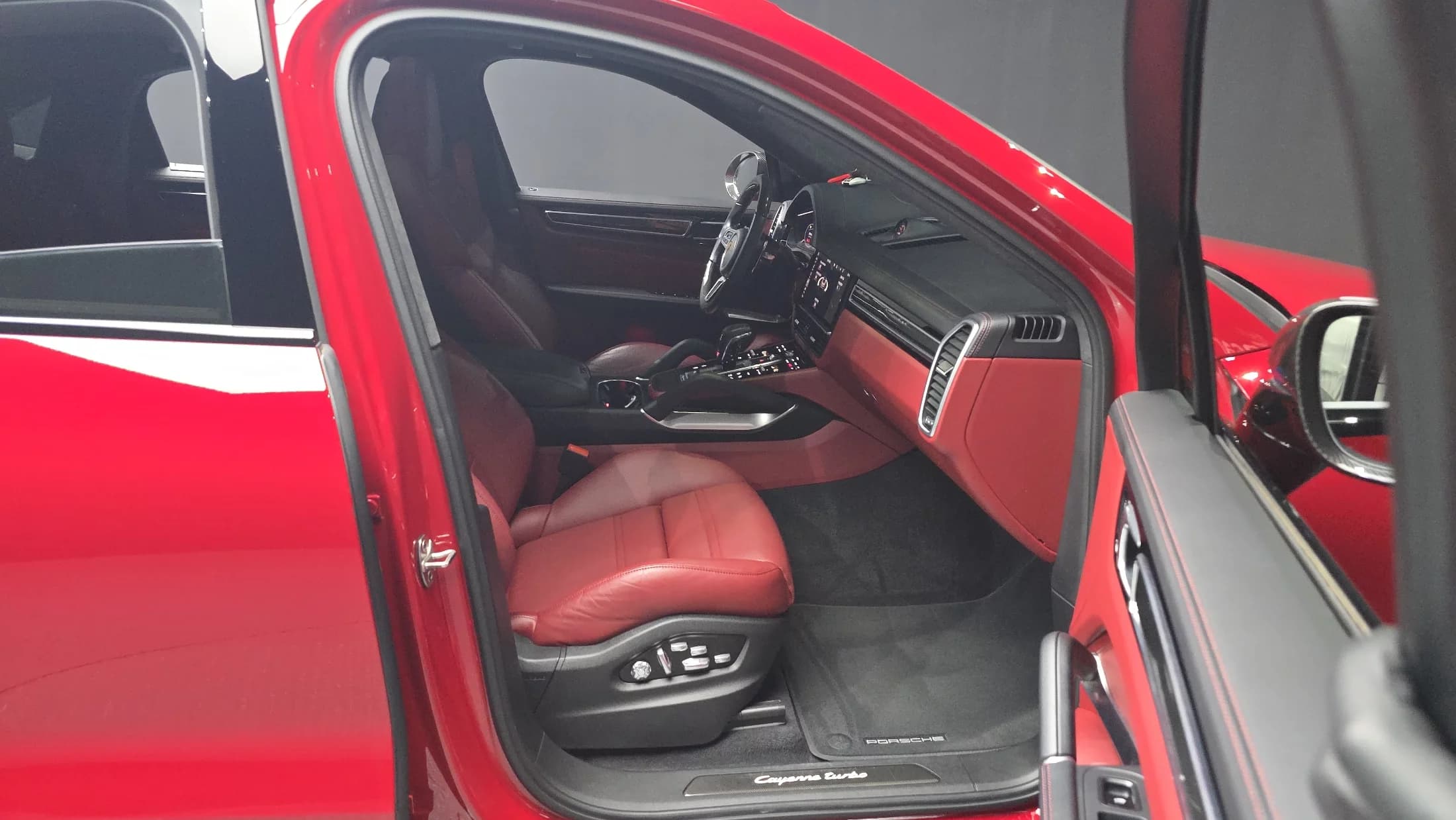 Porsche CAYENNE 4.0 Turbo Coupe, 2021 г. 63770 км. — фото 41