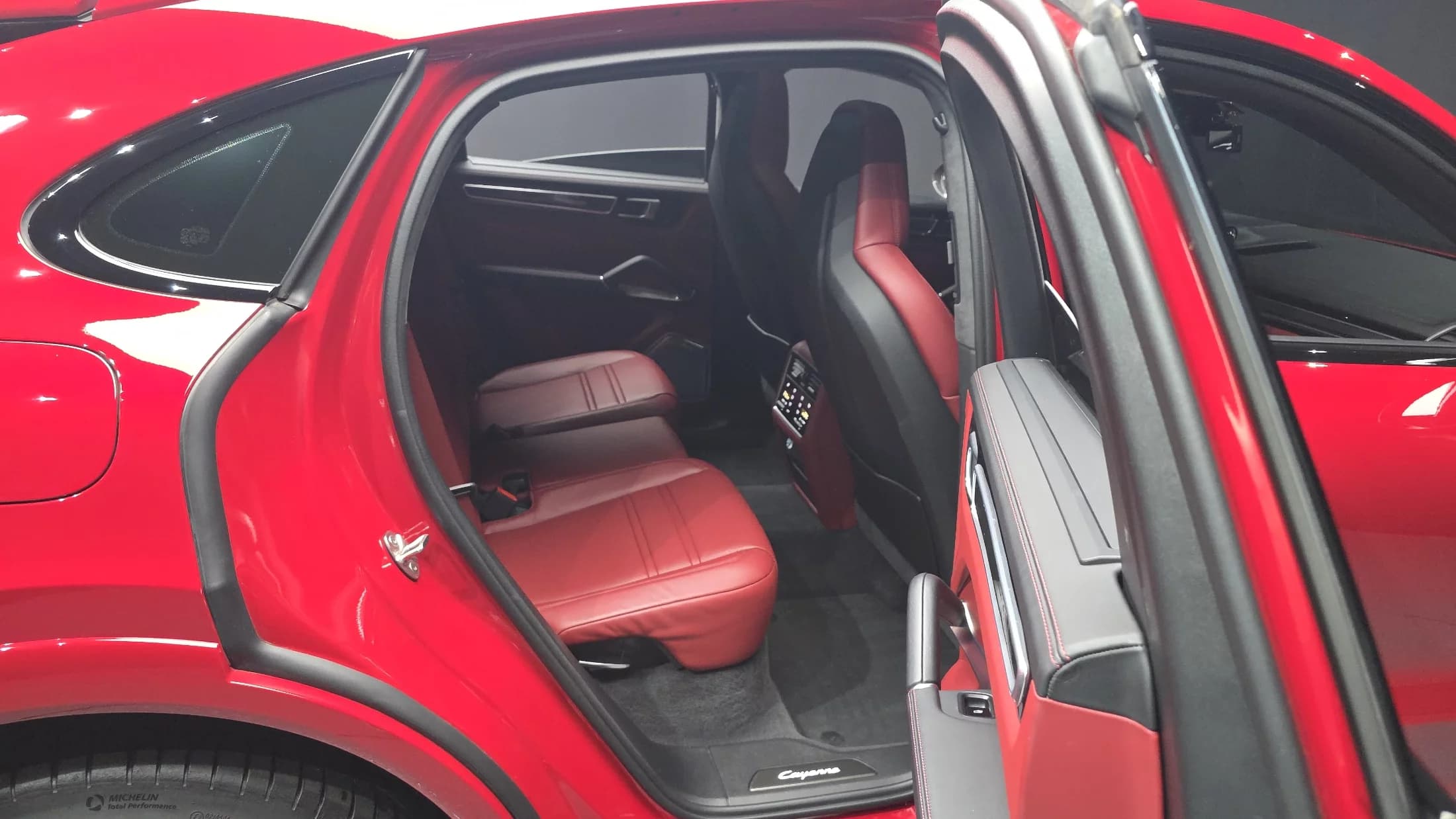 Porsche CAYENNE 4.0 Turbo Coupe, 2021 г. 63770 км. — фото 48