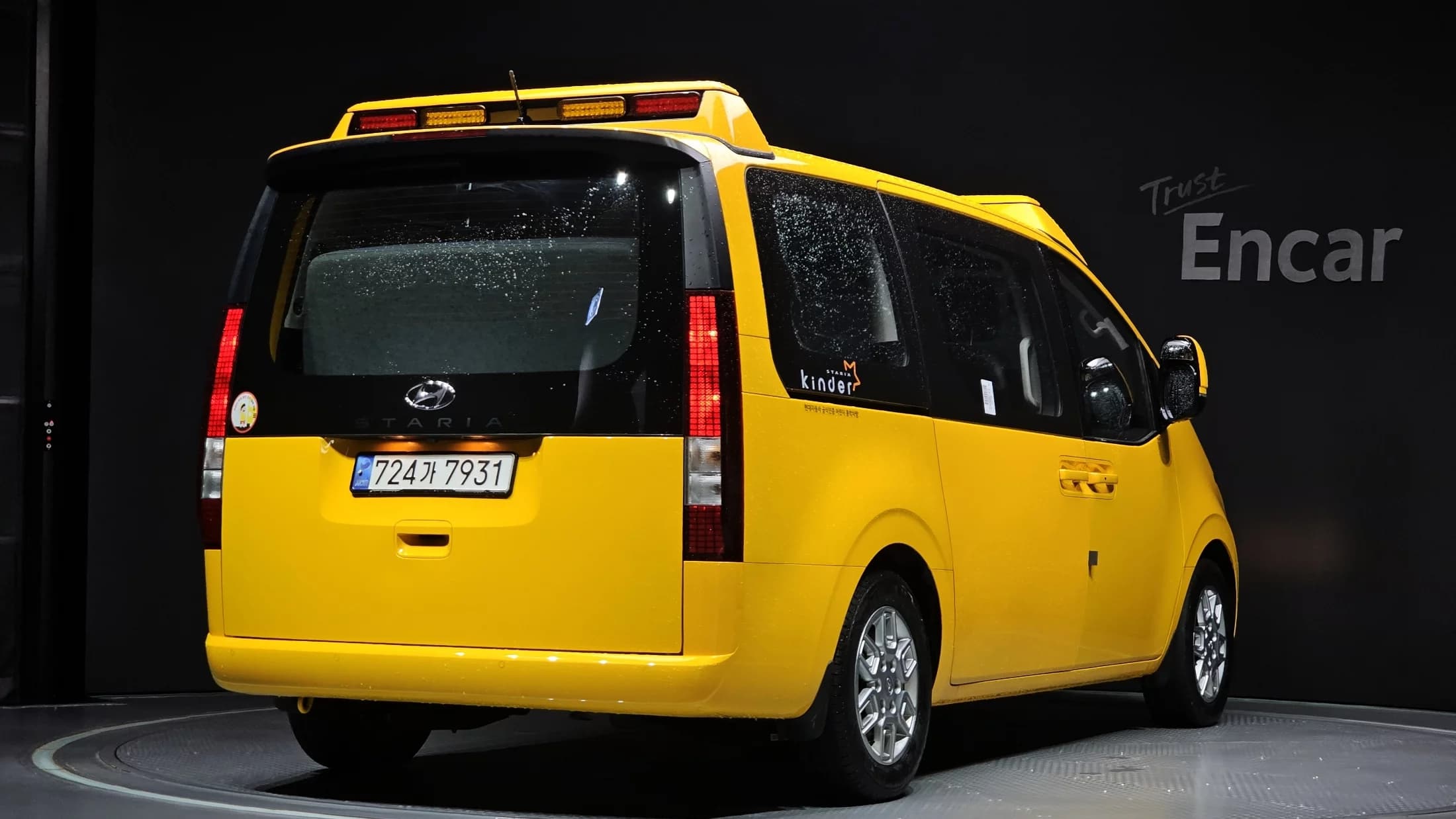 Hyundai Staria 2WD Kinder Safety Car 14-Seater, 2023 г. 47720 км. — фото 2