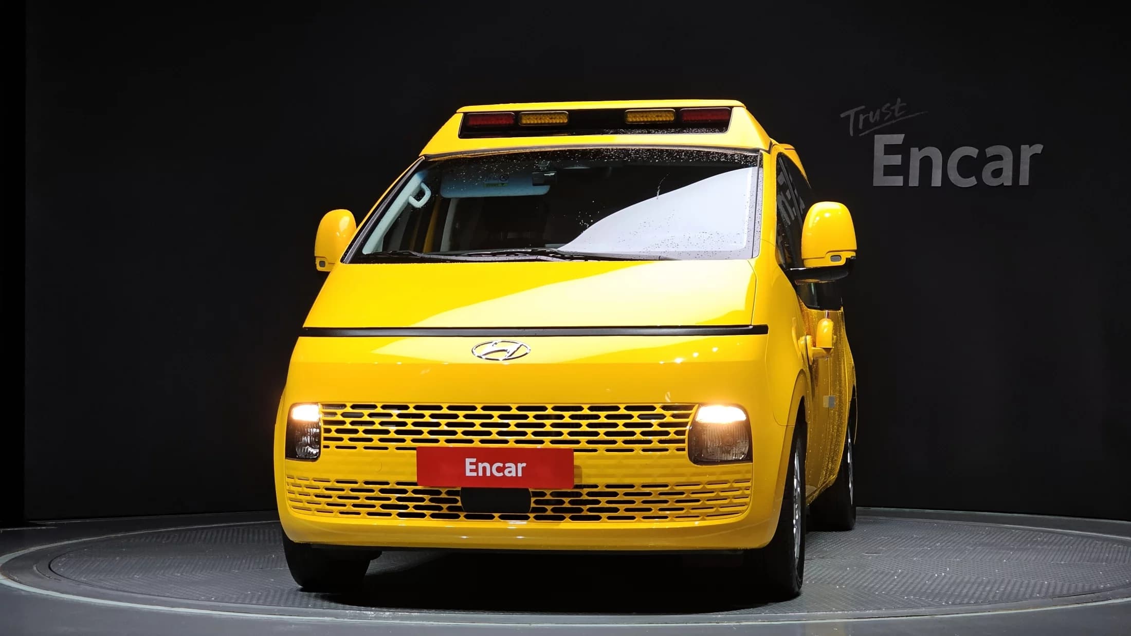 Hyundai Staria 2WD Kinder Safety Car 14-Seater, 2023 г. 47720 км. — фото 3
