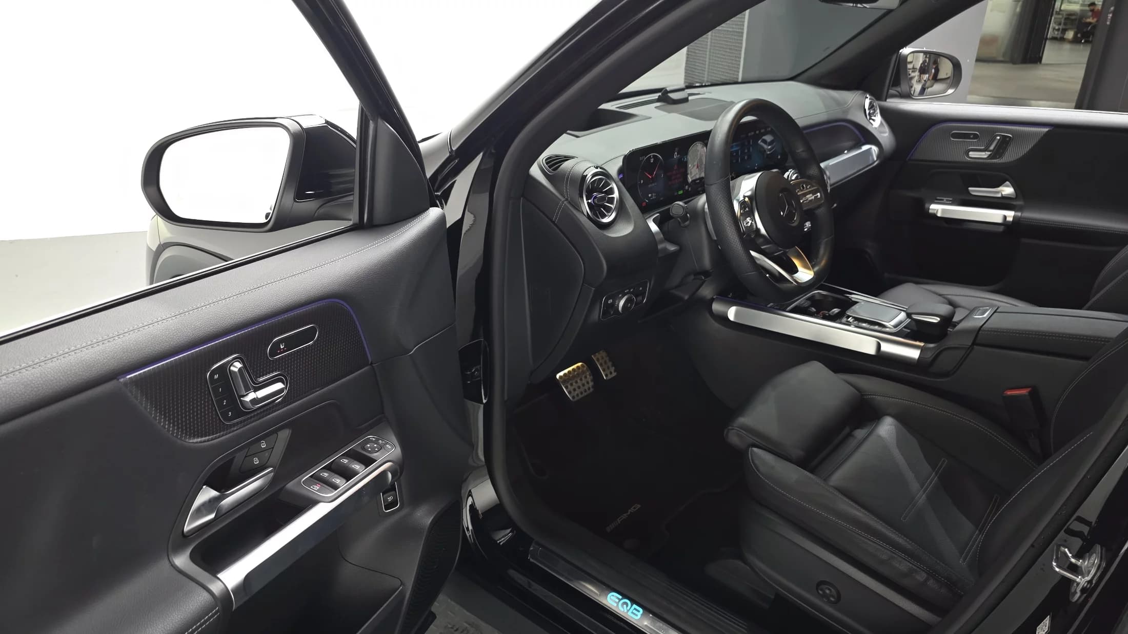 Mercedes-Benz EQB EQB300 4MATIC AMG Line, электромобиль, 2023 г. 17148 км. — фото 11