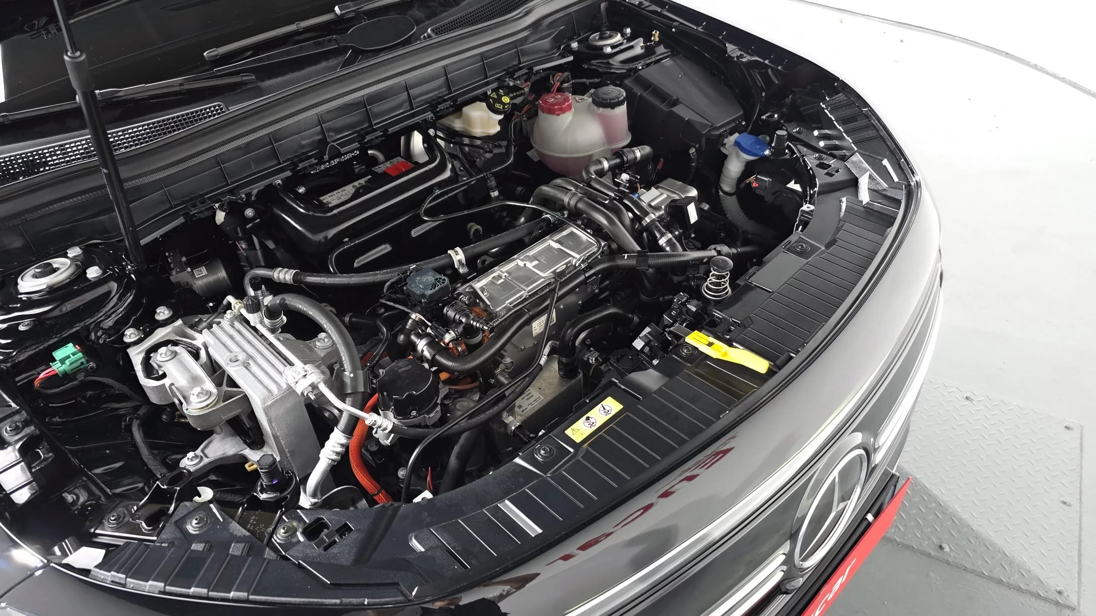 Mercedes-Benz EQB EQB300 4MATIC AMG Line, электромобиль, 2023 г. 17148 км. — фото 6