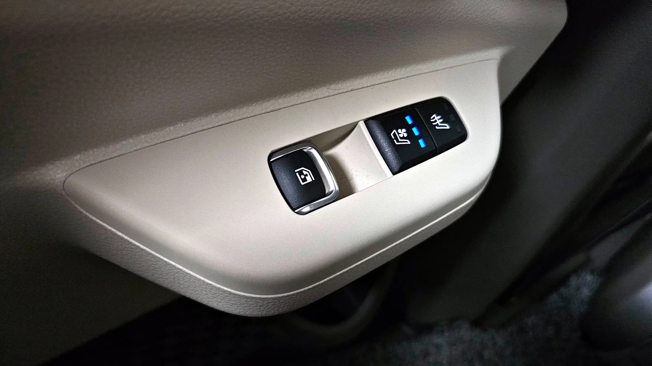 Kia Carnival Gasoline 9-Seater Hi Limousine Signature, 2024 г. 23118 км. — фото 19