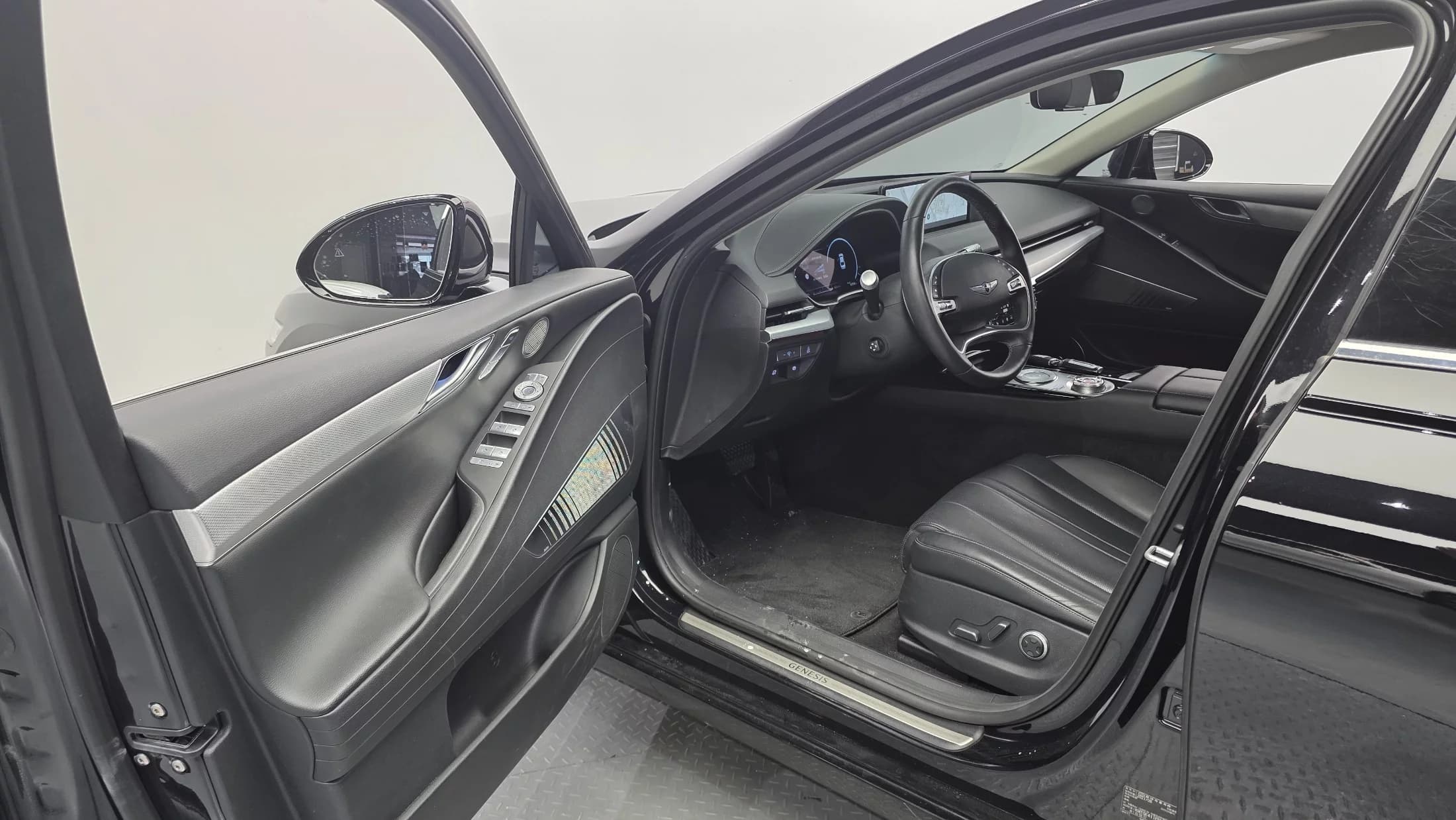 Genesis Electrified G80 e-AWD, электромобиль, 2021 г. 50681 км. — фото 11