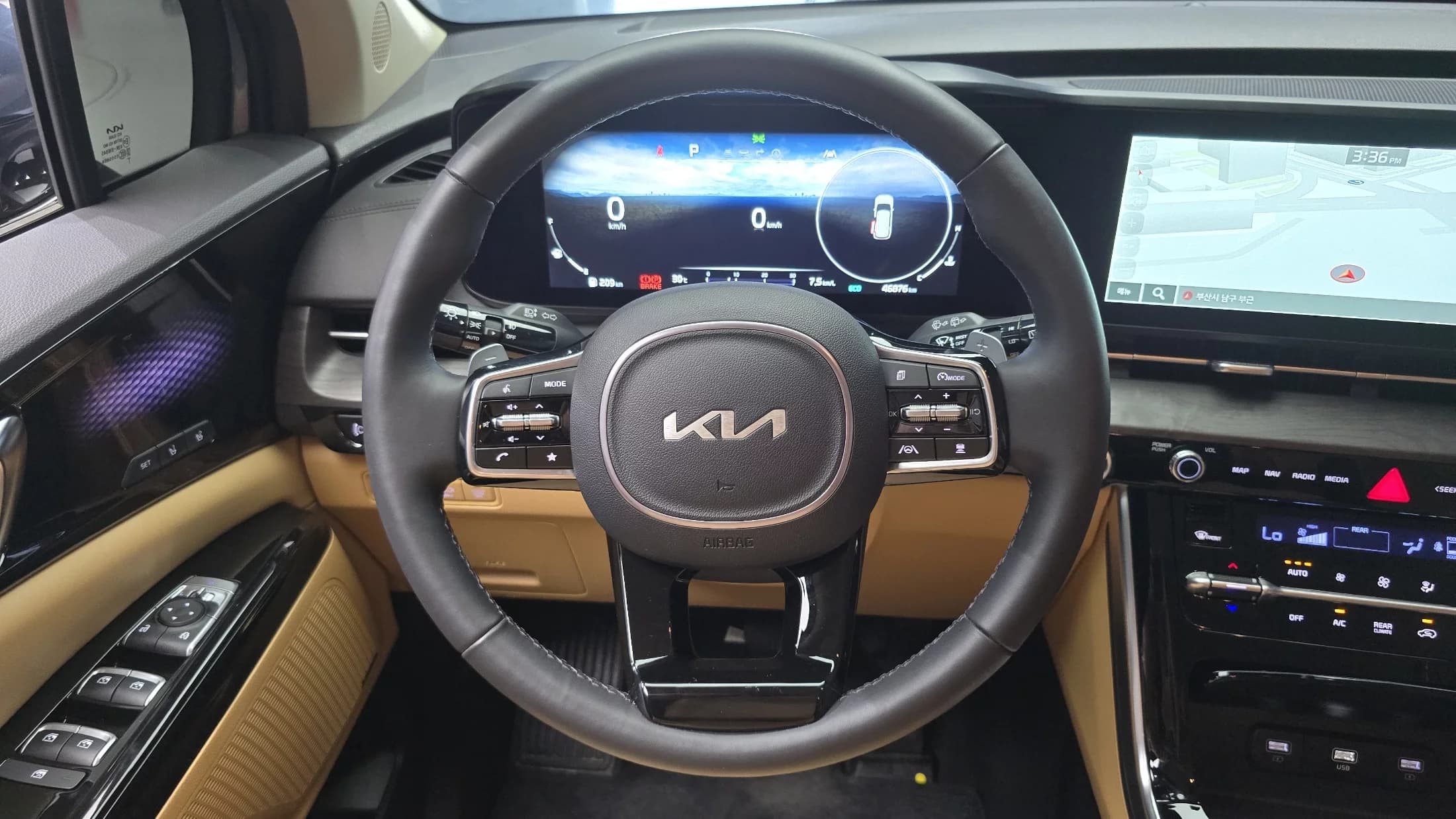 Kia Carnival Gasoline 7-Seater Signature, 2023 г. 47023 км. — фото 13