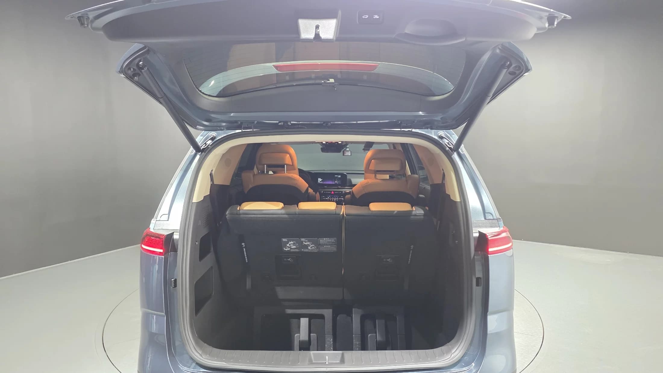 Kia Carnival Gasoline 7-Seater Signature, 2023 г. 47023 км. — фото 20