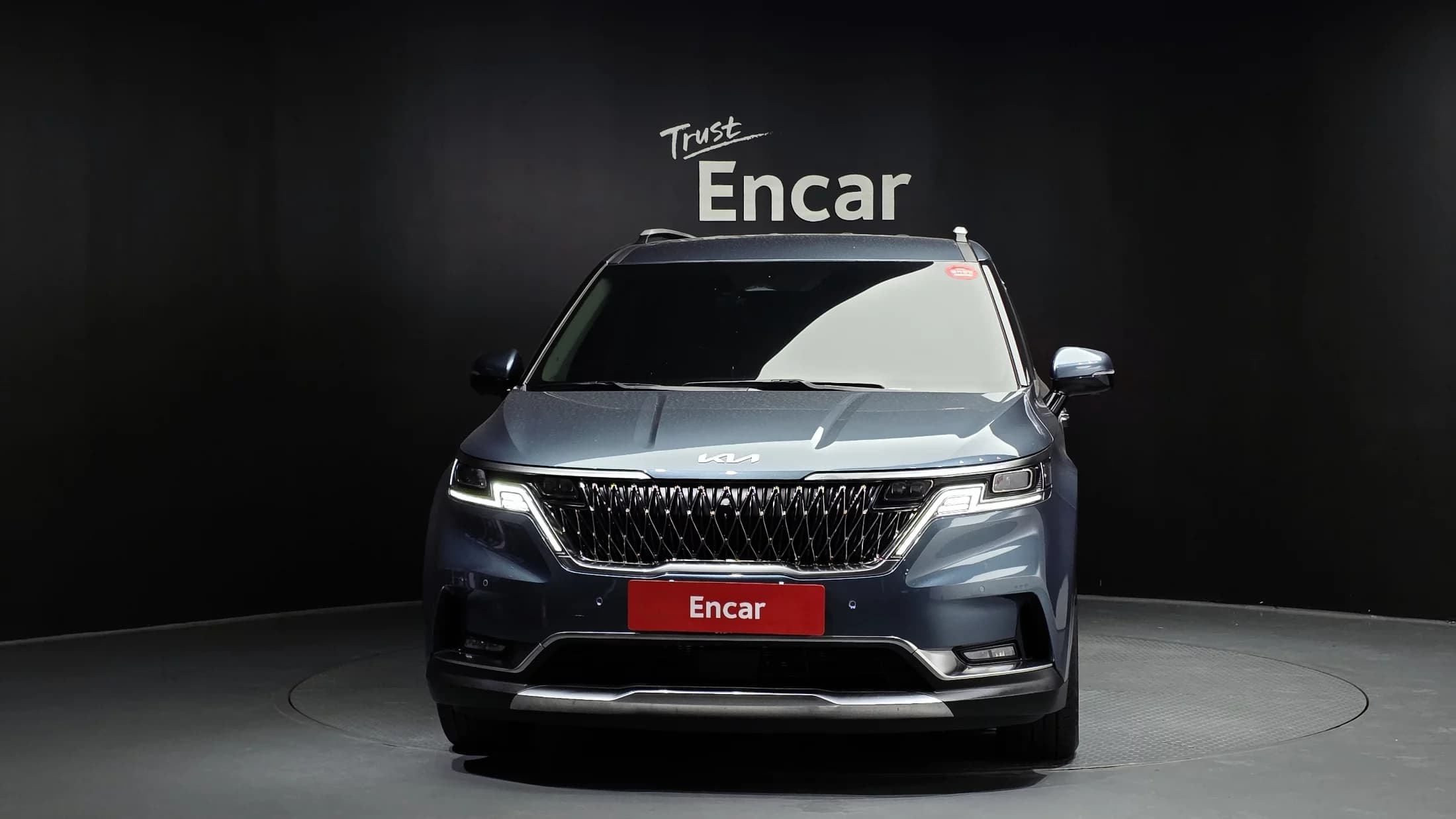 Kia Carnival Gasoline 7-Seater Signature, 2023 г. 47023 км. — фото 3