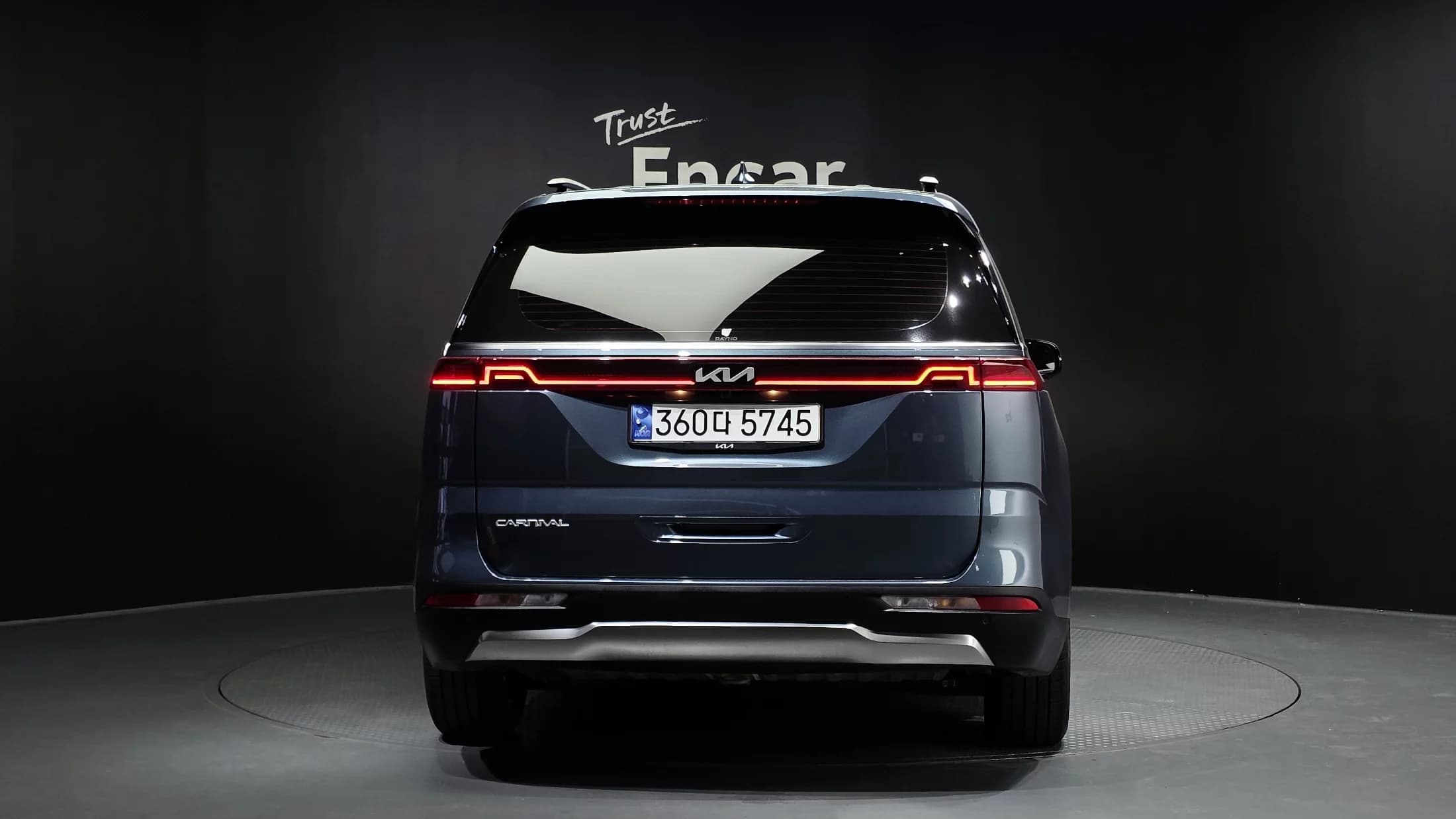 Kia Carnival Gasoline 7-Seater Signature, 2023 г. 47023 км. — фото 4