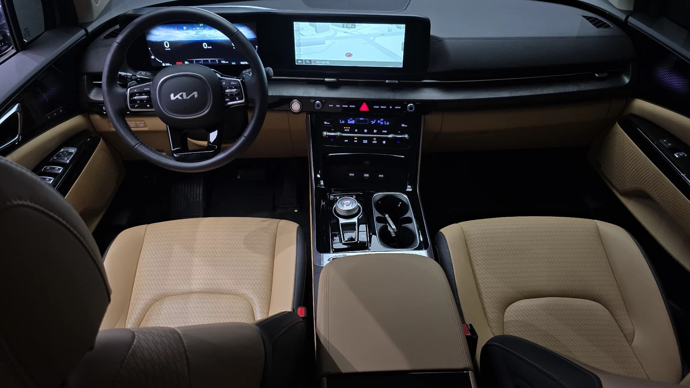 Kia Carnival Gasoline 7-Seater Signature, 2023 г. 47023 км. — фото 7