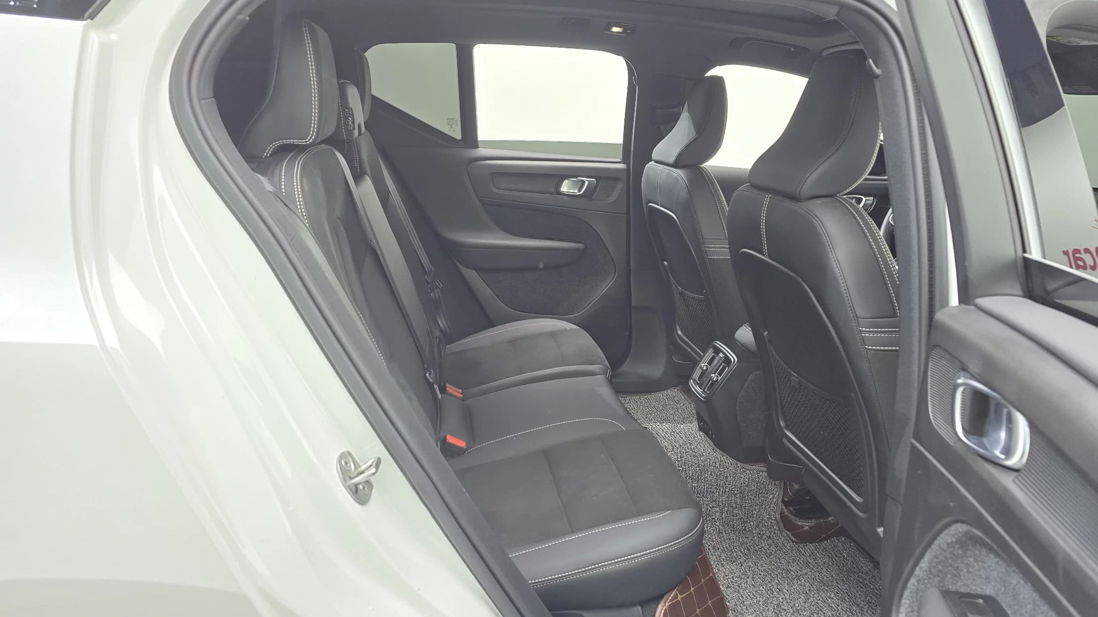 Volvo XC40 Twin Ultimate, электромобиль, 2022 г. 93222 км. — фото 12