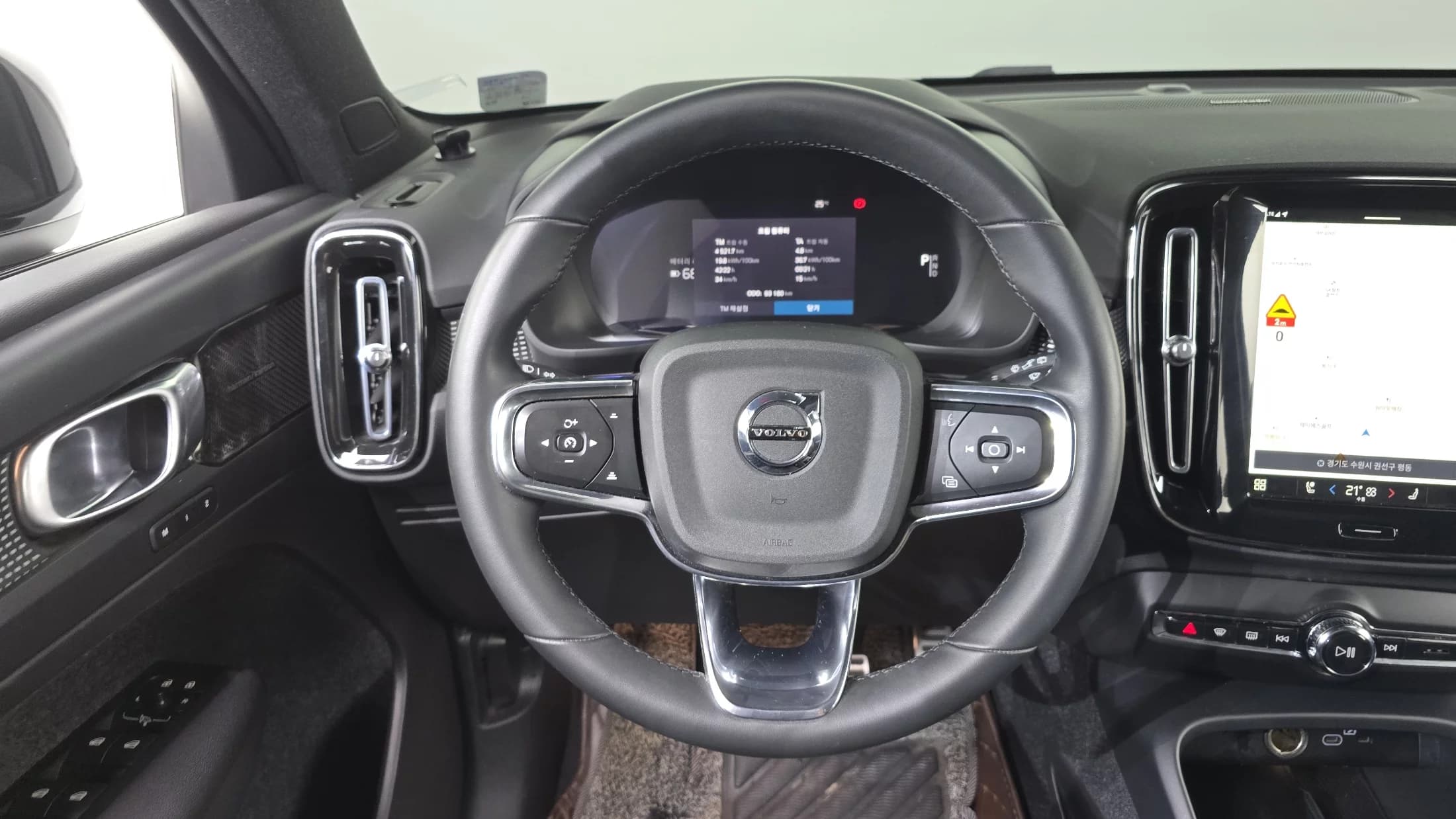 Volvo XC40 Twin Ultimate, электромобиль, 2022 г. 93222 км. — фото 13