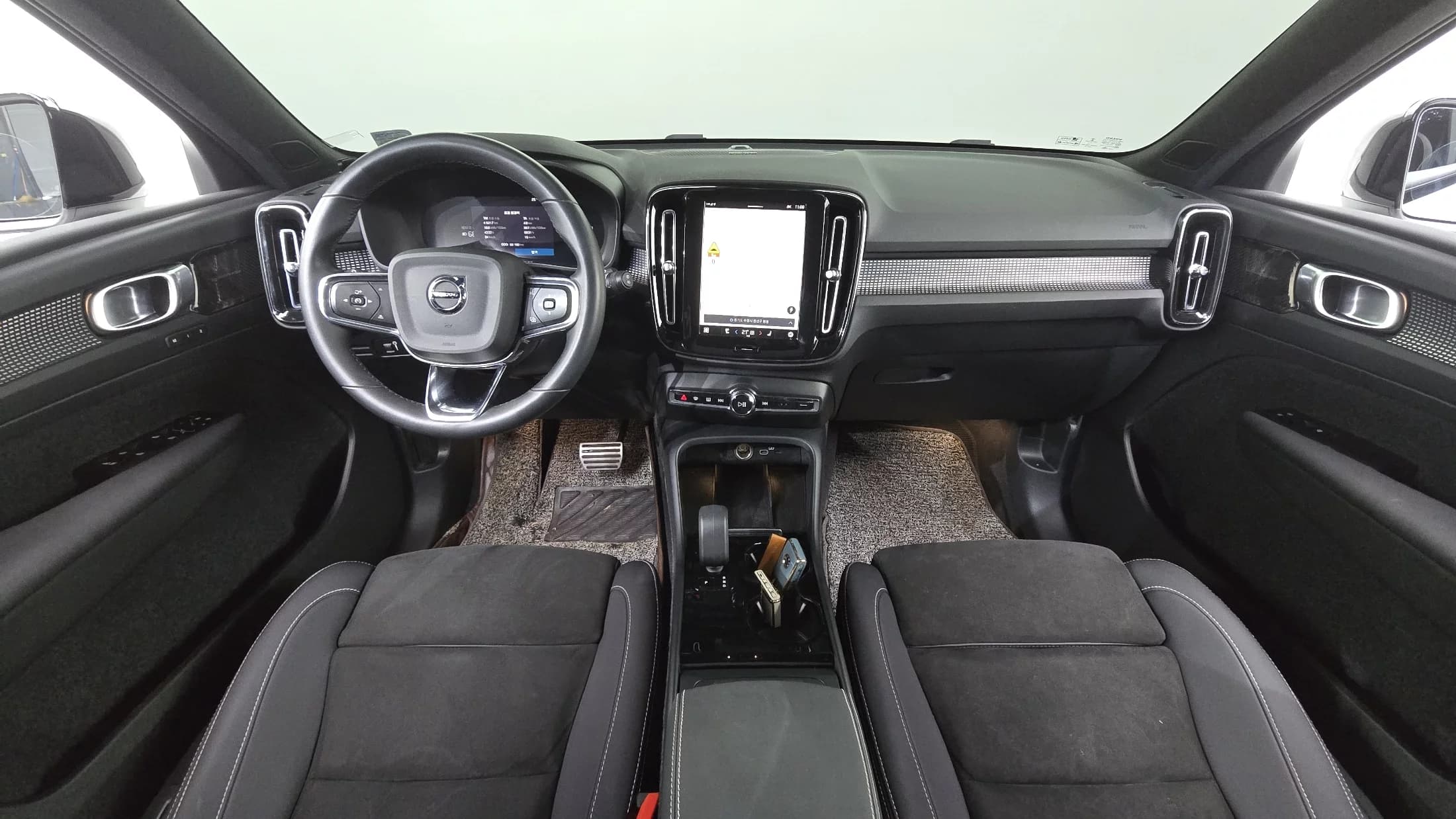 Volvo XC40 Twin Ultimate, электромобиль, 2022 г. 93222 км. — фото 7