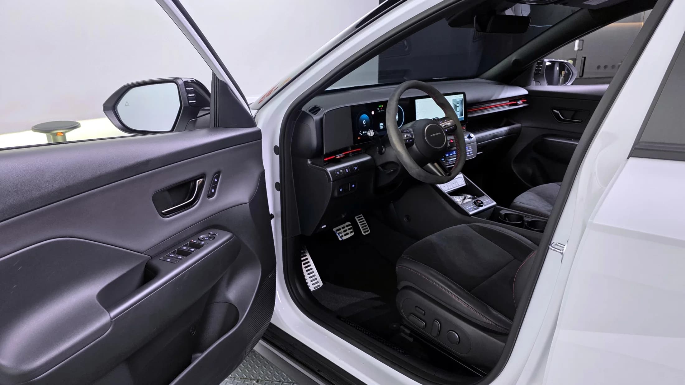 Hyundai Kona Gasoline 1.6 Turbo 4WD Inspiration, 2023 г. 35901 км. — фото 20