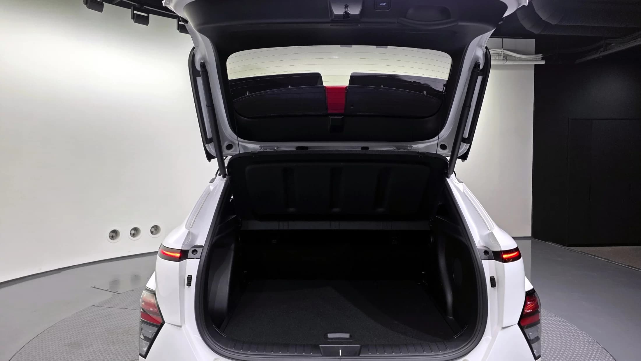 Hyundai Kona Gasoline 1.6 Turbo 4WD Inspiration, 2023 г. 35901 км. — фото 40
