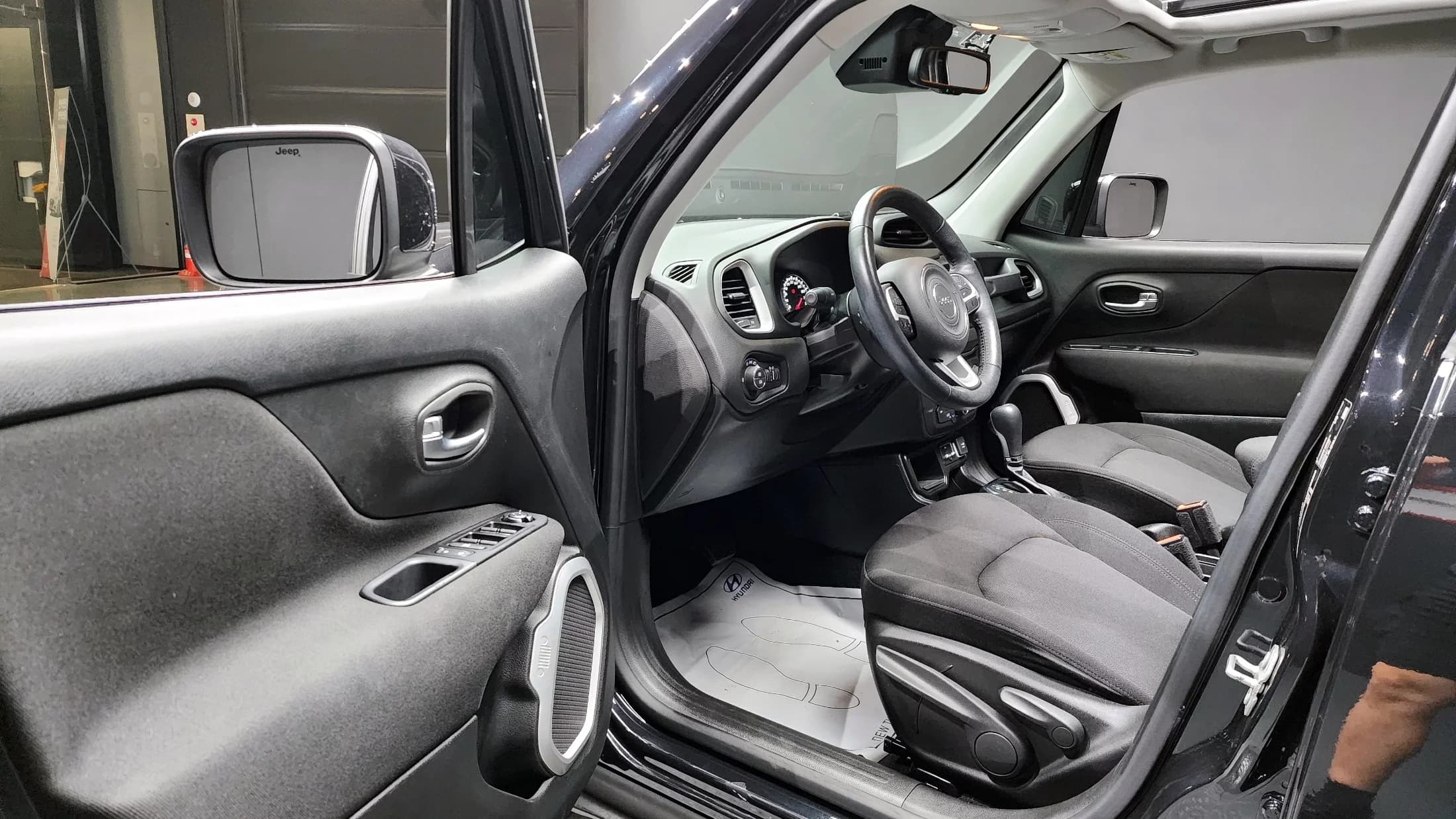 Jeep RENEGADE 2.4 Longitude, 2021 г. 34227 км. — фото 11