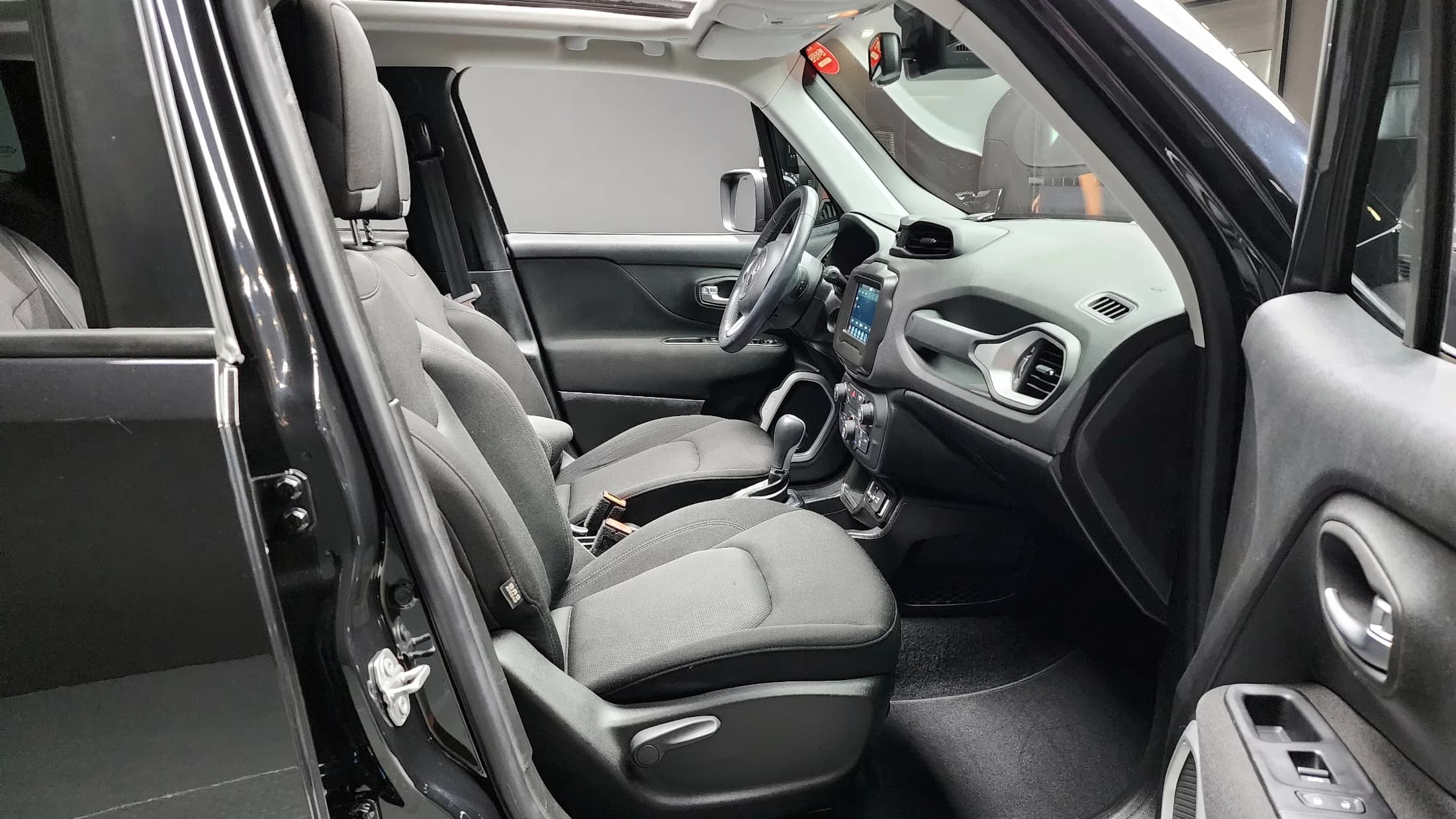 Jeep RENEGADE 2.4 Longitude, 2021 г. 34227 км. — фото 10