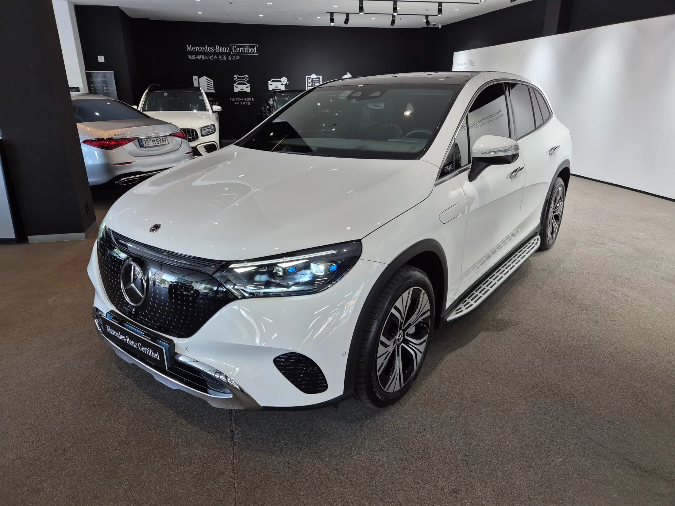 Mercedes-Benz EQE EQE350 4MATIC, электромобиль, 2024 г. 6187 км.