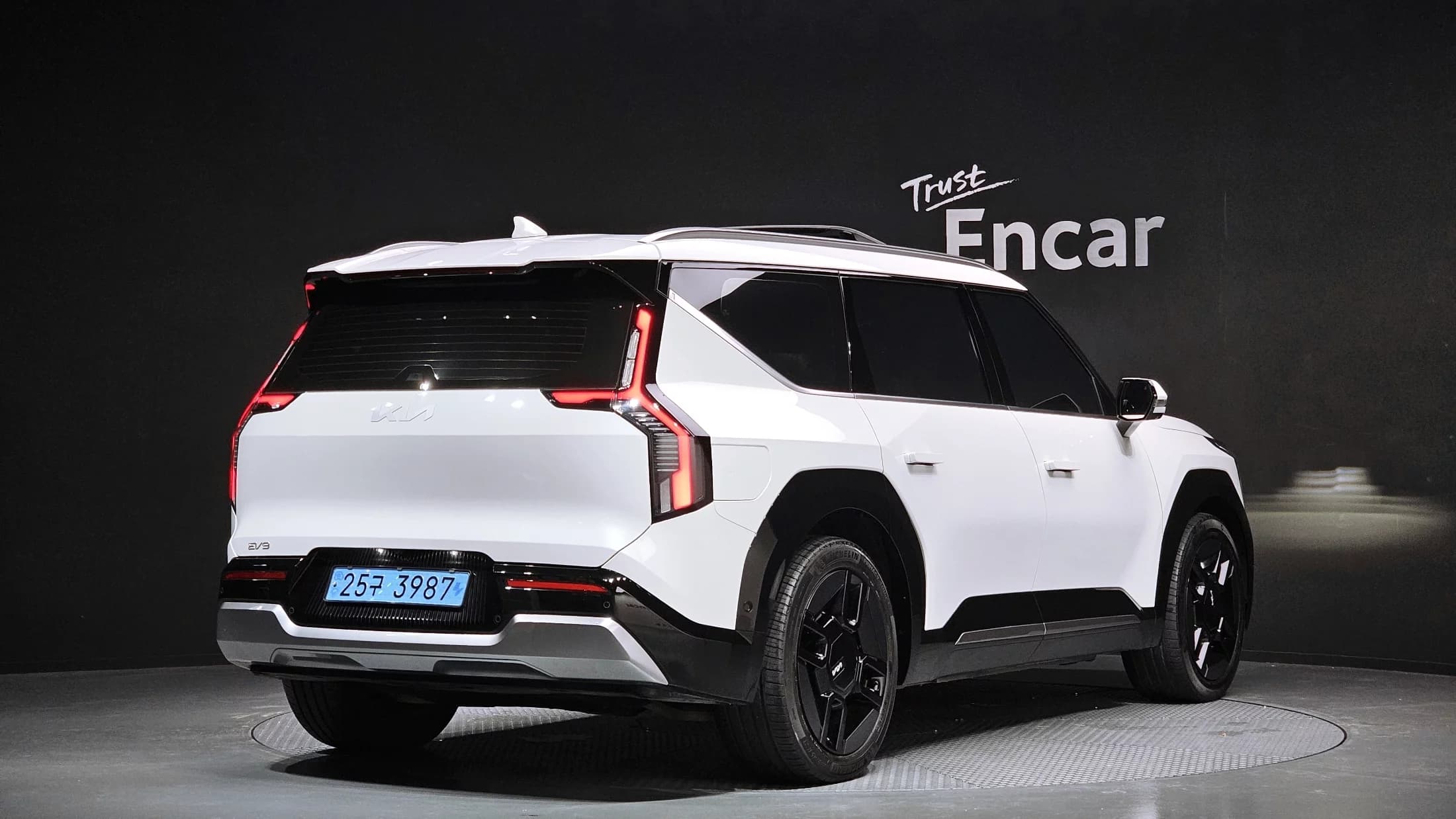 Kia EV9 Long Range 4WD Earth, электромобиль, 2023 г. 40361 км. — фото 2