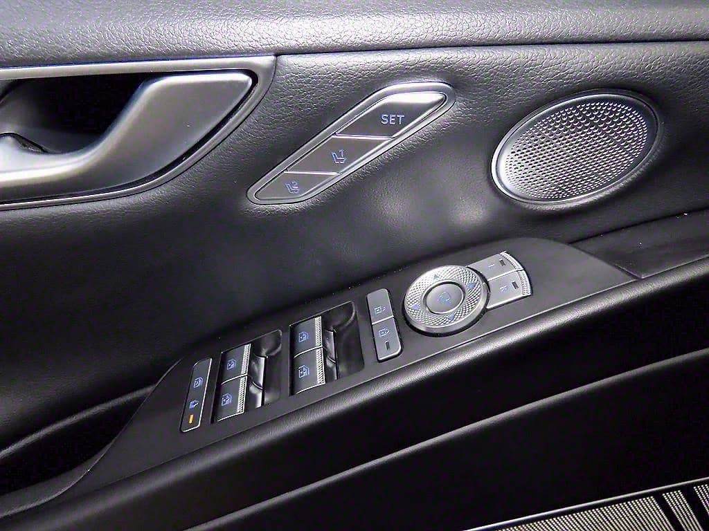 Genesis Electrified G80 e-AWD, электромобиль, 2021 г. 81612 км. — фото 13