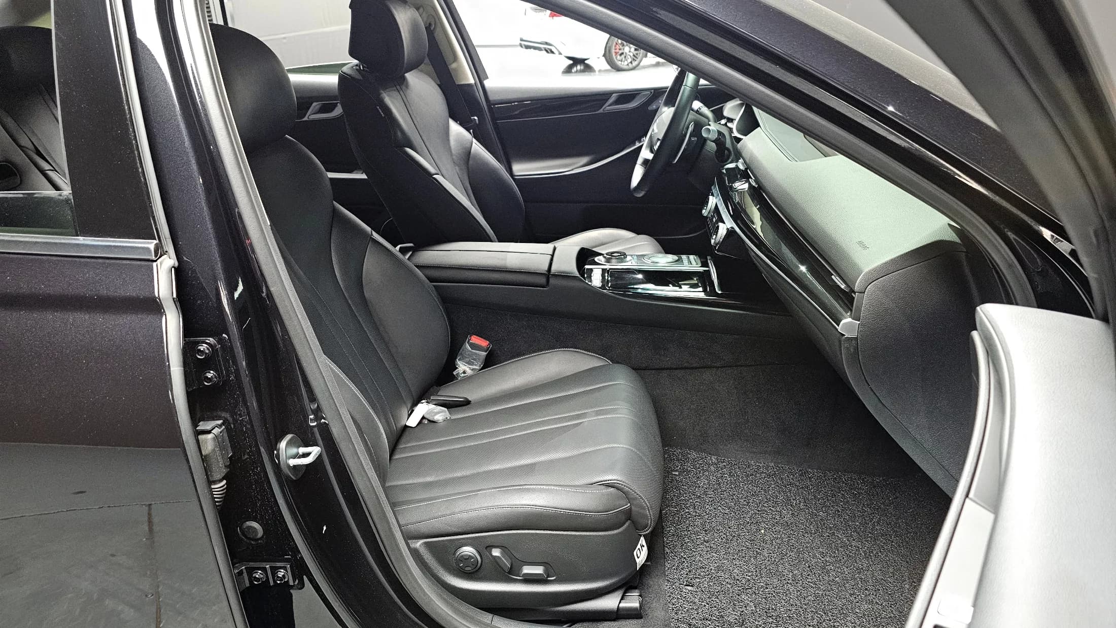 Genesis G80 Gasoline 2.5 Turbo 2WD, 2021 г. 49921 км. — фото 10
