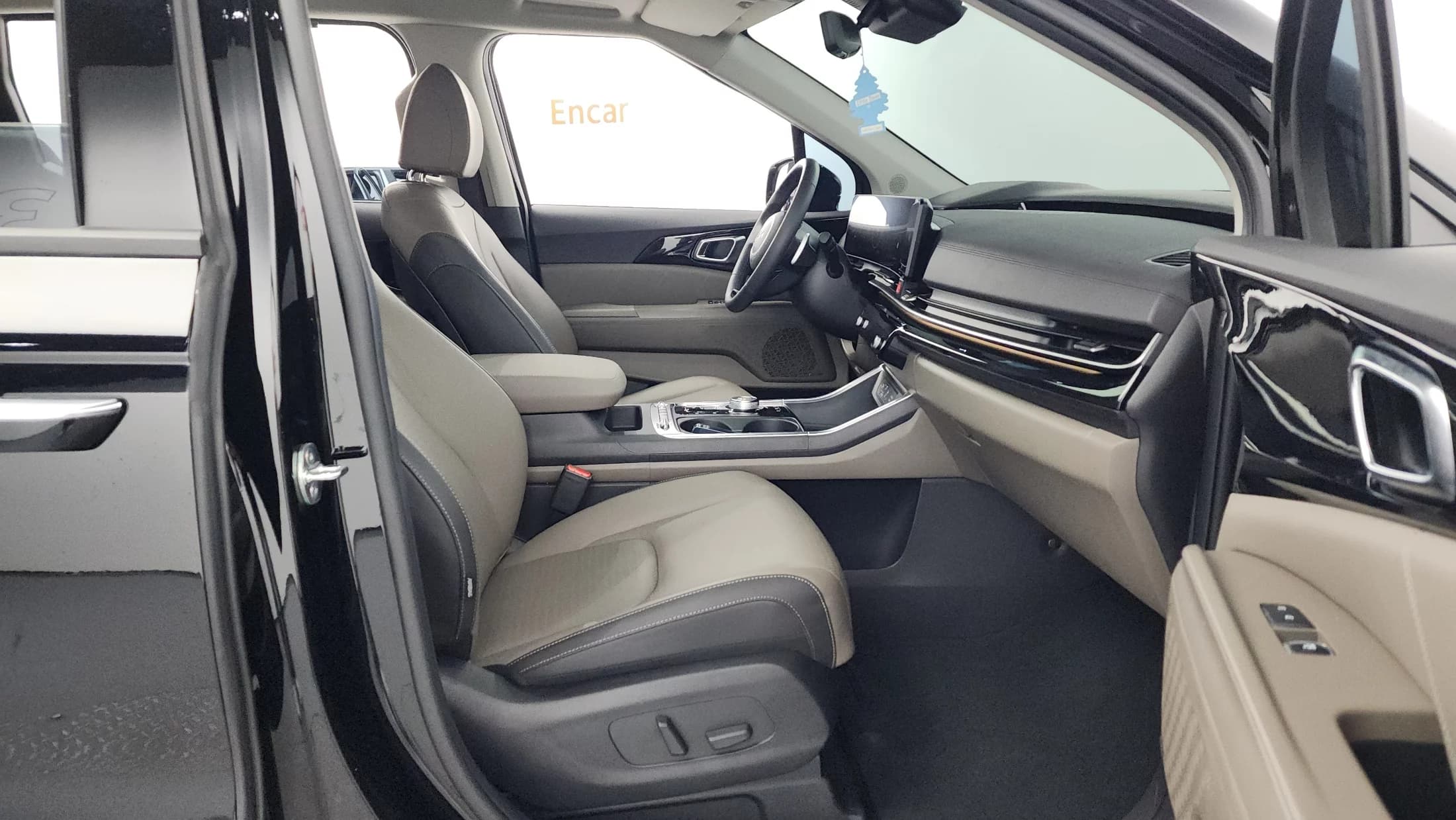 Kia Carnival Gasoline 7-Seater Signature, 2023 г. 25222 км. — фото 11