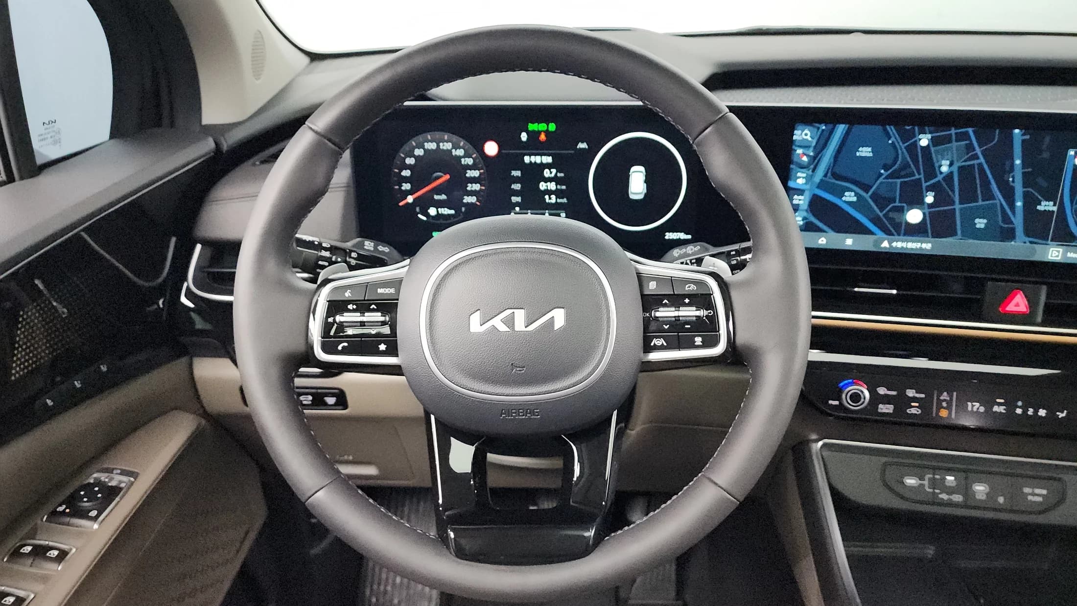 Kia Carnival Gasoline 7-Seater Signature, 2023 г. 25222 км. — фото 13