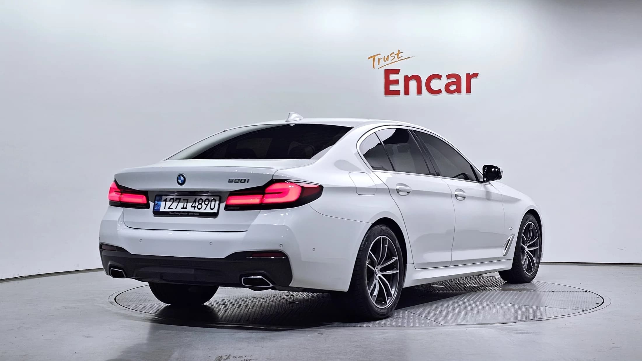 BMW 5-Series 520i M Sport, 2023 г. 33182 км. — фото 2