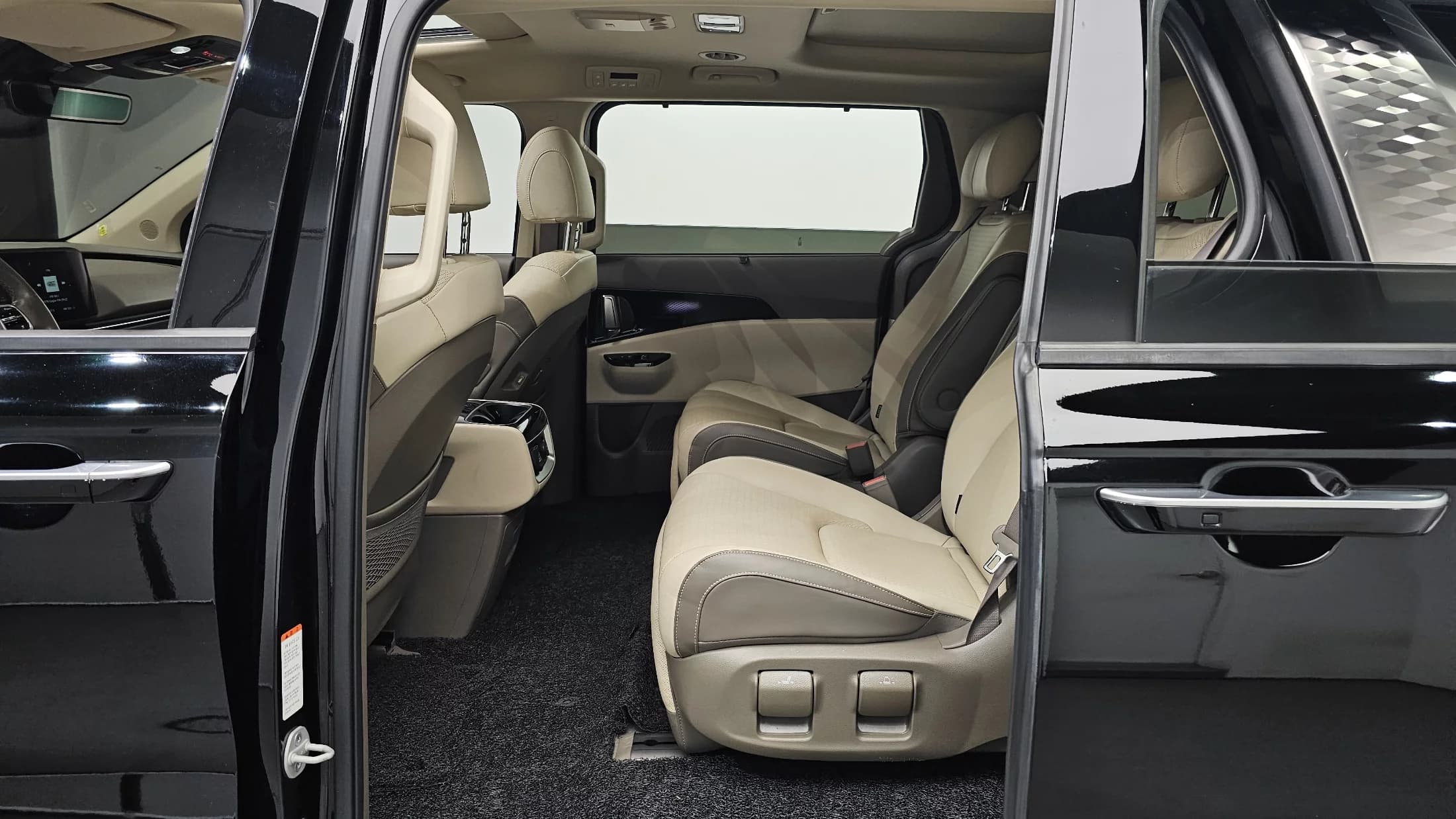 Kia Carnival Gasoline 7-Seater Signature, 2022 г. 24475 км. — фото 12