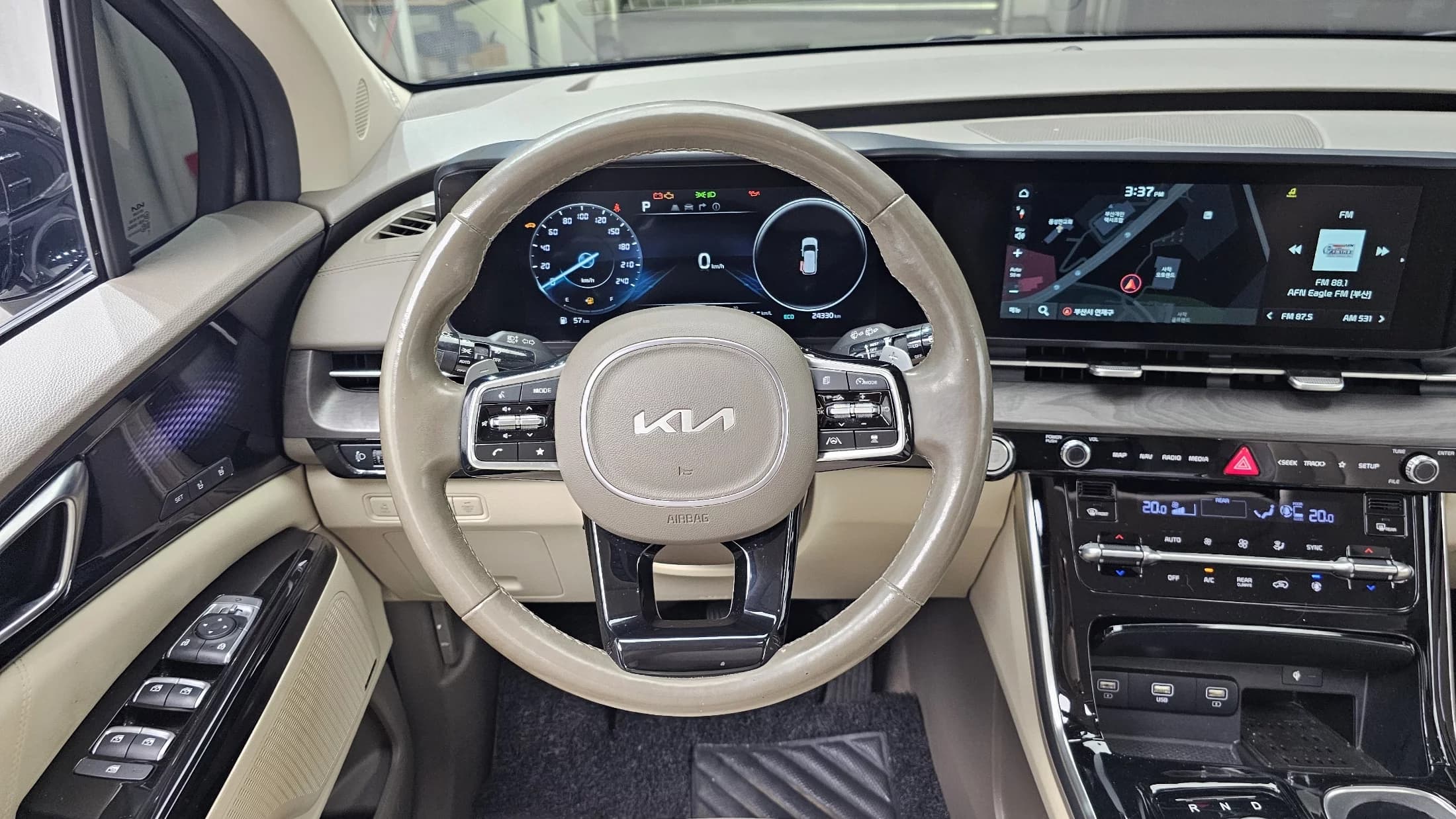 Kia Carnival Gasoline 7-Seater Signature, 2022 г. 24475 км. — фото 13