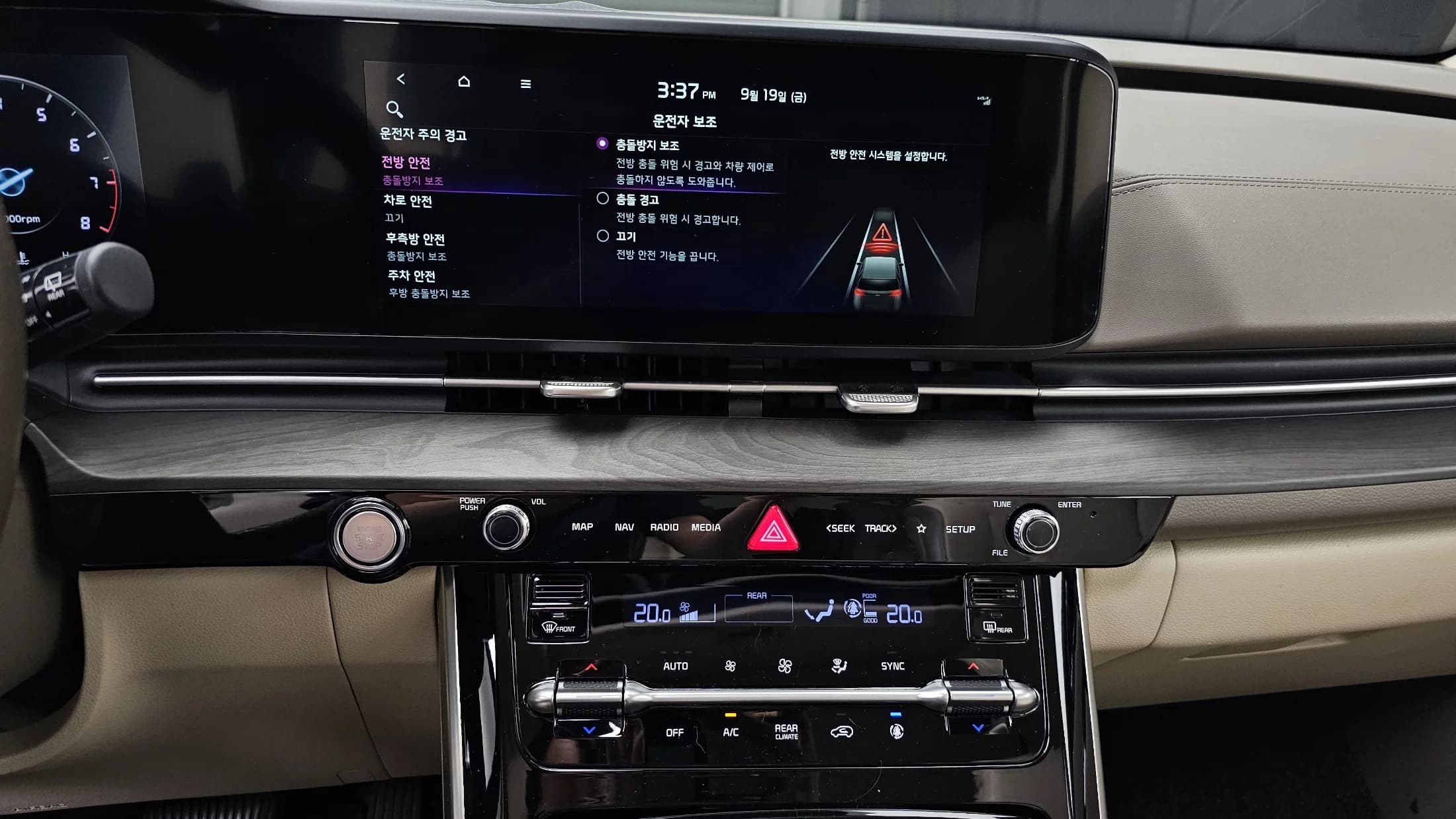Kia Carnival Gasoline 7-Seater Signature, 2022 г. 24475 км. — фото 14