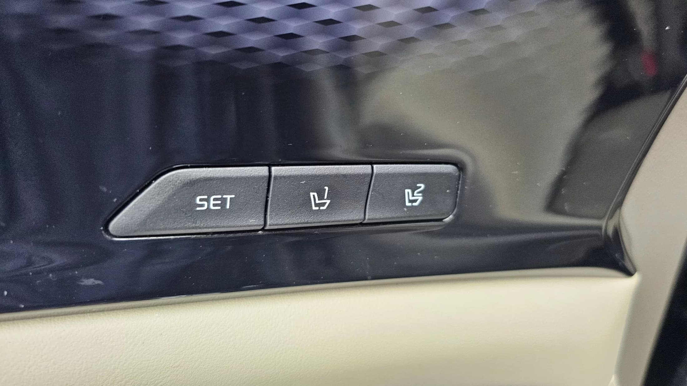 Kia Carnival Gasoline 7-Seater Signature, 2022 г. 24475 км. — фото 16