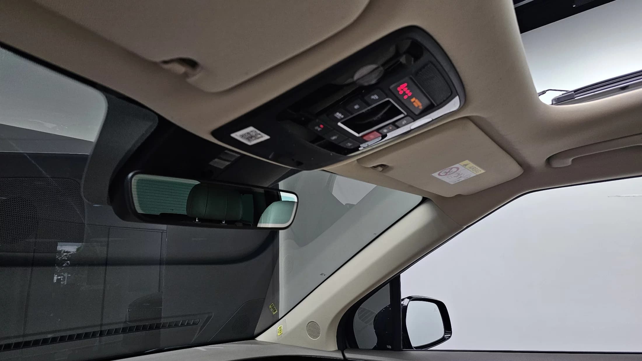 Kia Carnival Gasoline 7-Seater Signature, 2022 г. 24475 км. — фото 17