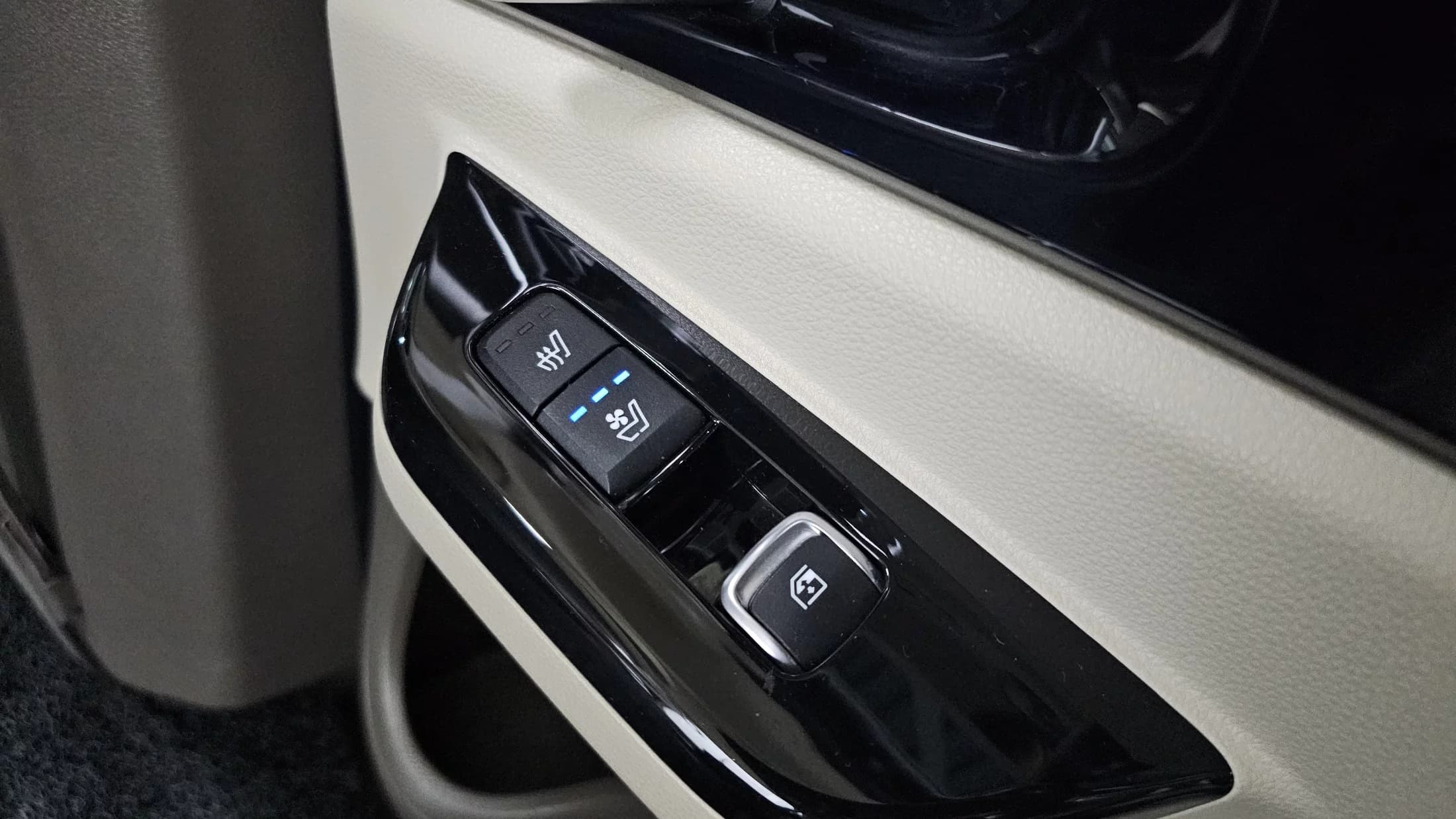 Kia Carnival Gasoline 7-Seater Signature, 2022 г. 24475 км. — фото 18
