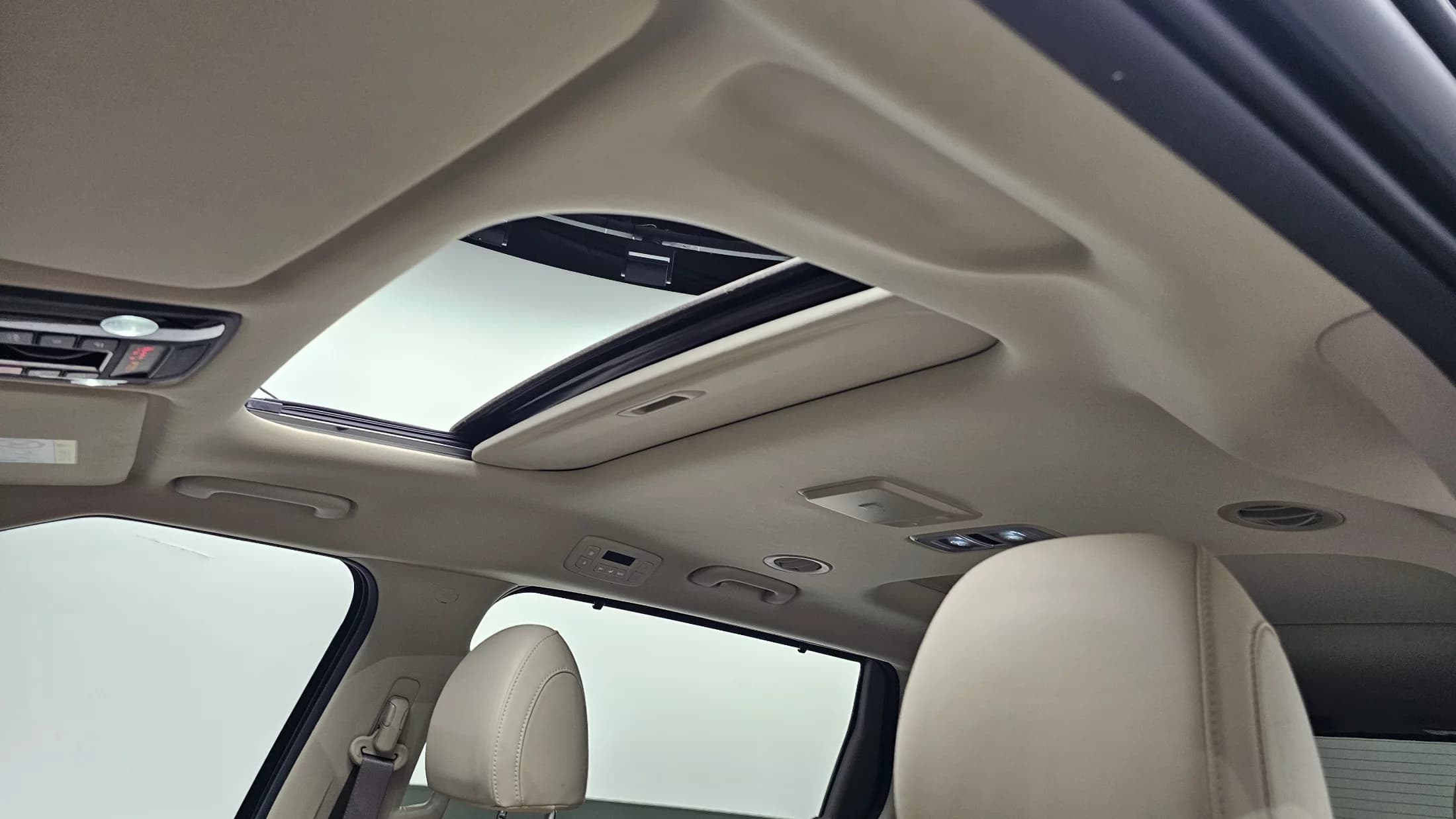 Kia Carnival Gasoline 7-Seater Signature, 2022 г. 24475 км. — фото 19