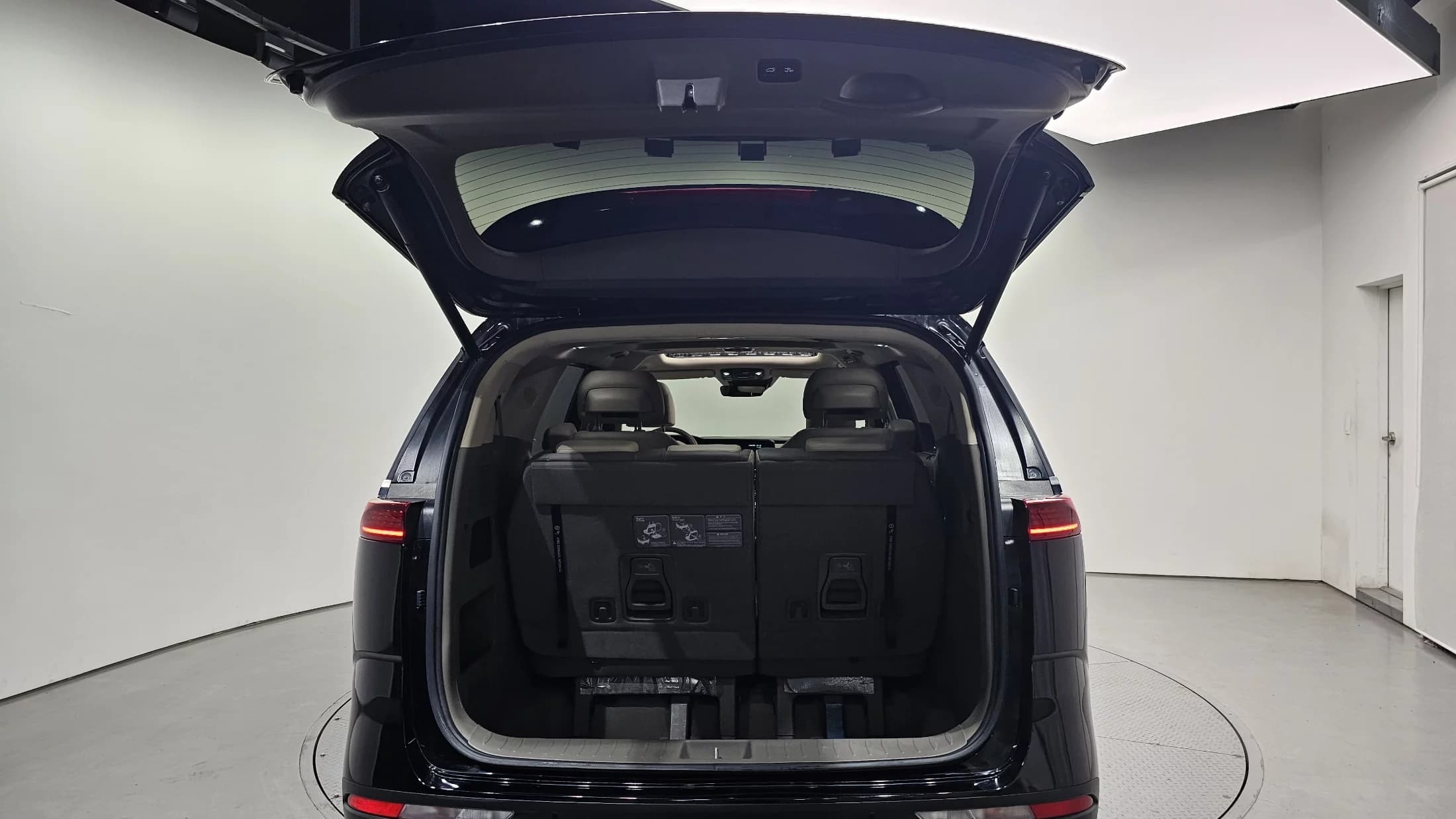 Kia Carnival Gasoline 7-Seater Signature, 2022 г. 24475 км. — фото 20