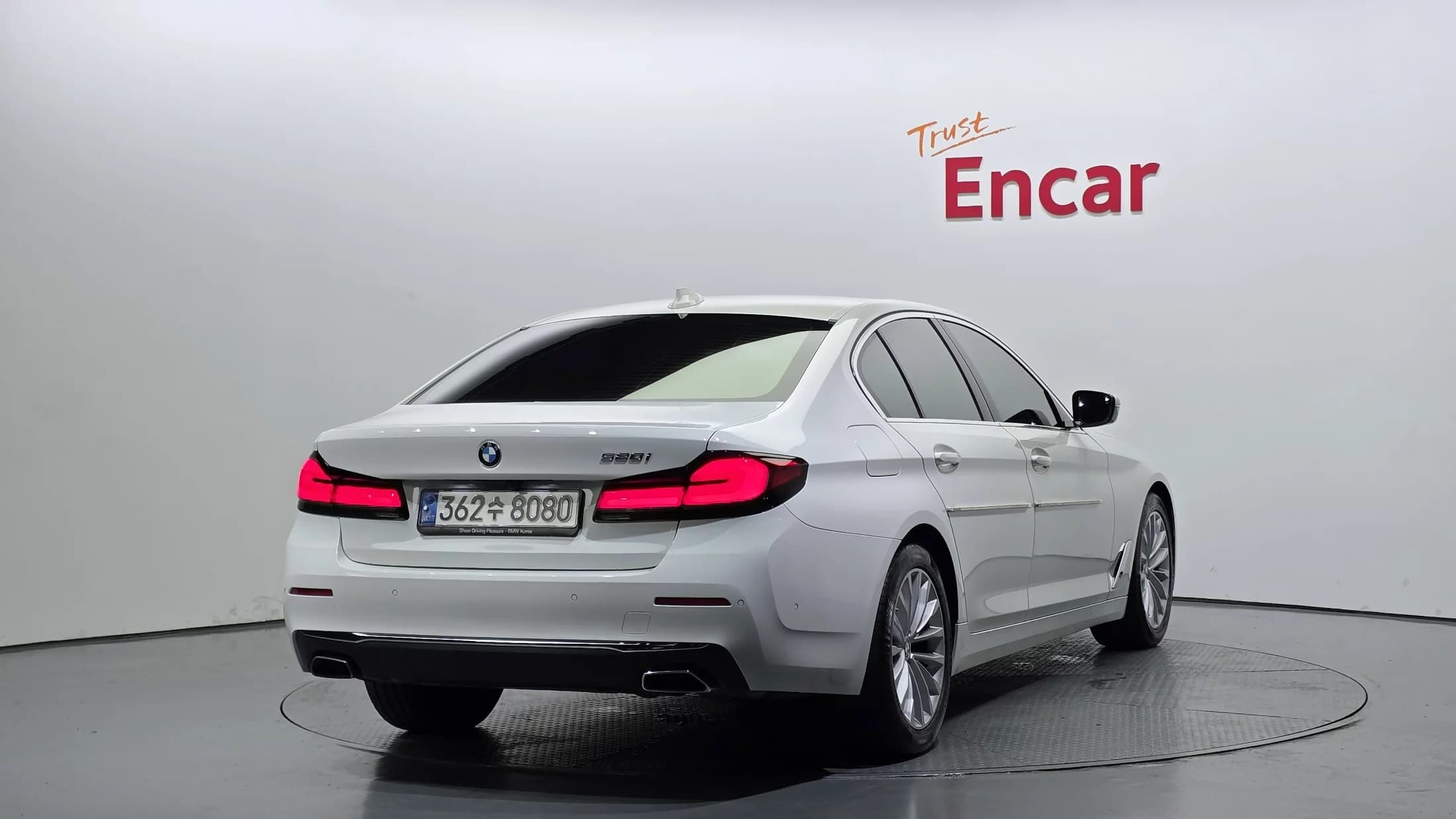 BMW 5-Series 520i Luxury, 2021 г. 66829 км. — фото 2