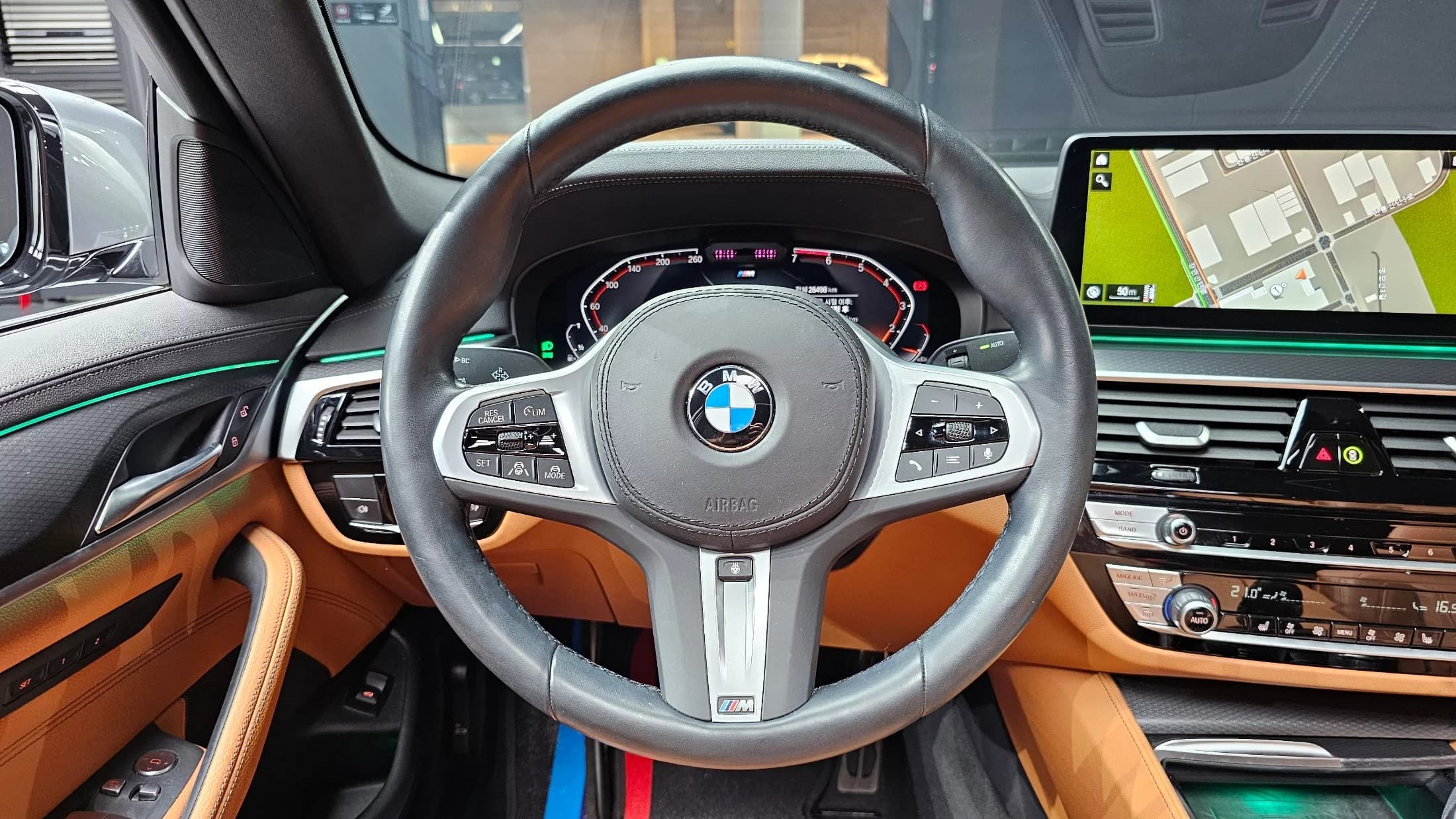 BMW 5-Series 520i M Sport, 2023 г. 28642 км. — фото 13