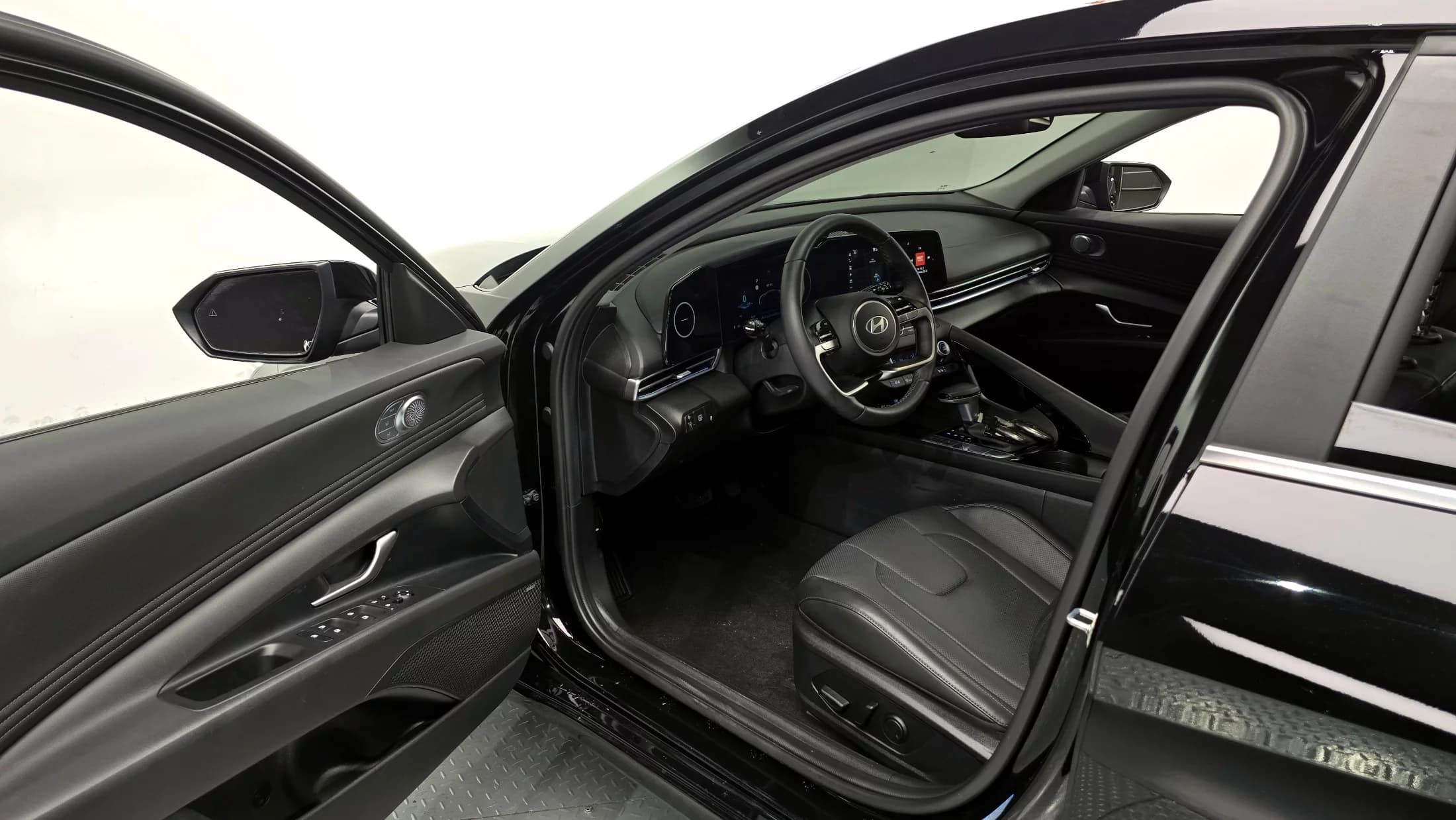 Hyundai AVANTE (Хендай Элантра) Inspiration, гибрид, 2023 г. 13501 км. — фото 11