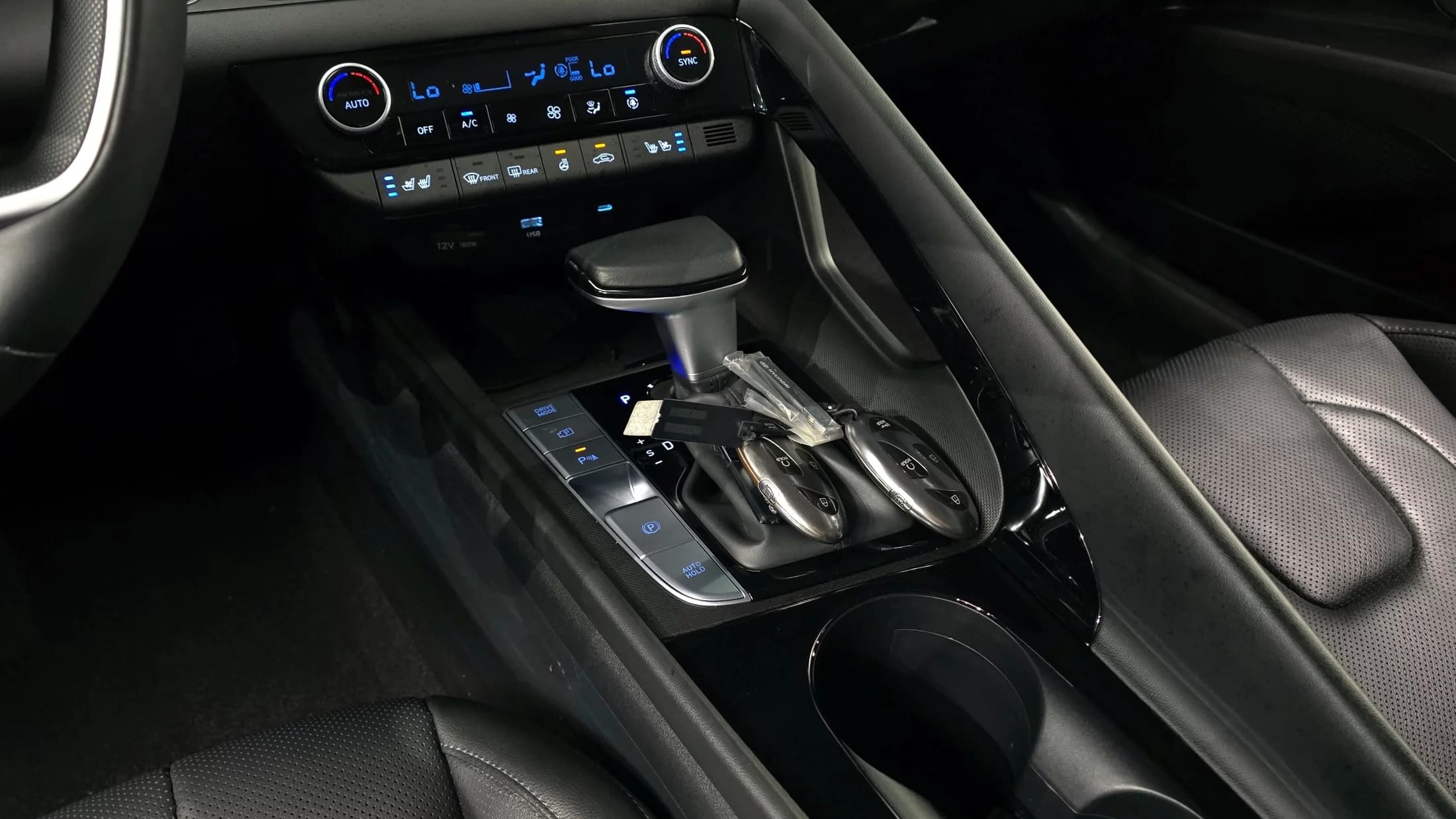Hyundai AVANTE (Хендай Элантра) Inspiration, гибрид, 2023 г. 13501 км. — фото 9