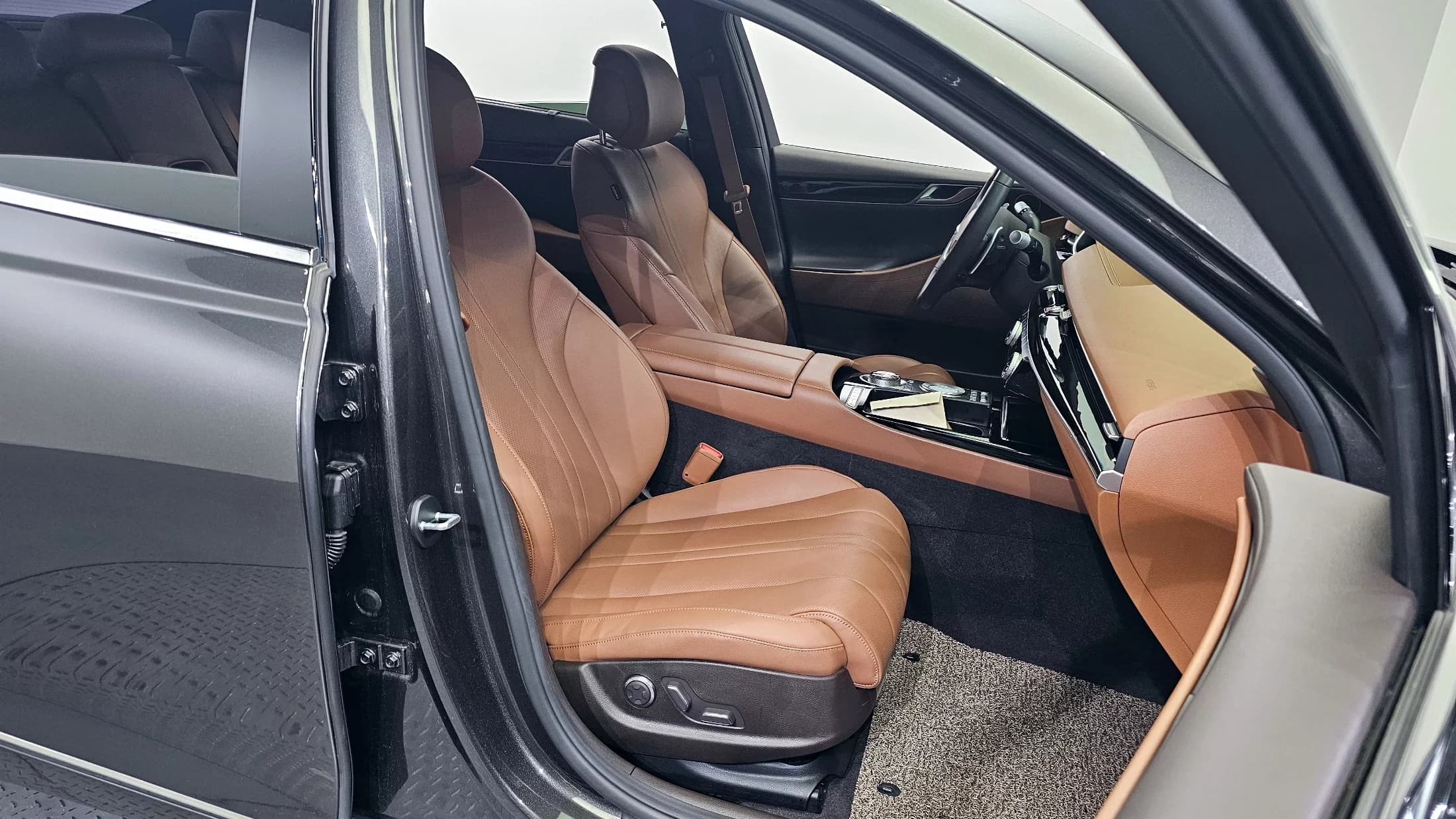 Genesis G80 Gasoline 3.5 Turbo AWD, 2022 г. 94743 км. — фото 12