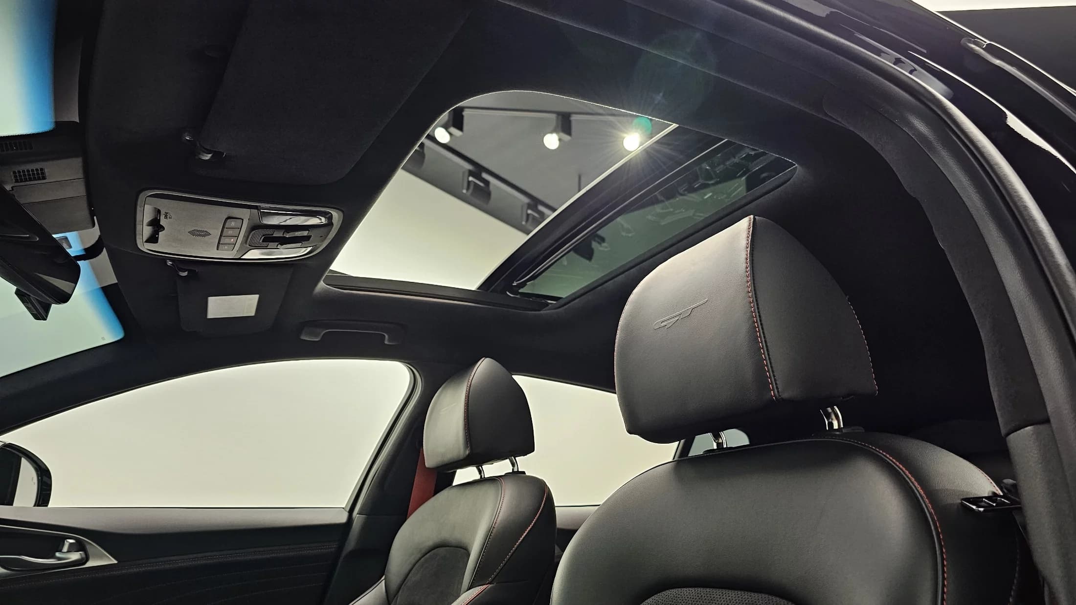 Kia Stinger 3.3 GT AWD Masters Turbo Package, 2021 г. 51376 км. — фото 20