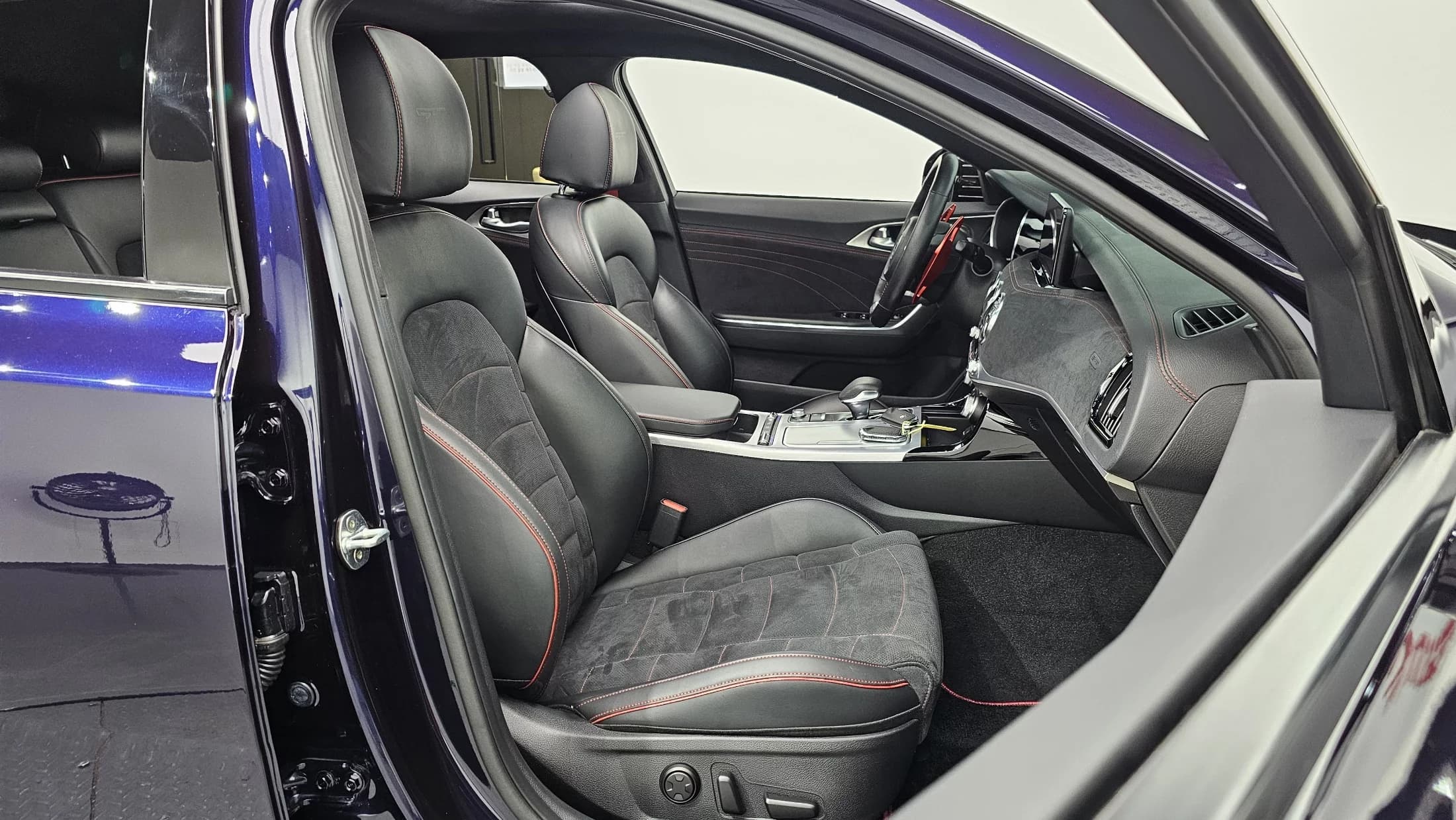 Kia Stinger 3.3 GT AWD Masters Turbo Package, 2021 г. 51376 км. — фото 10