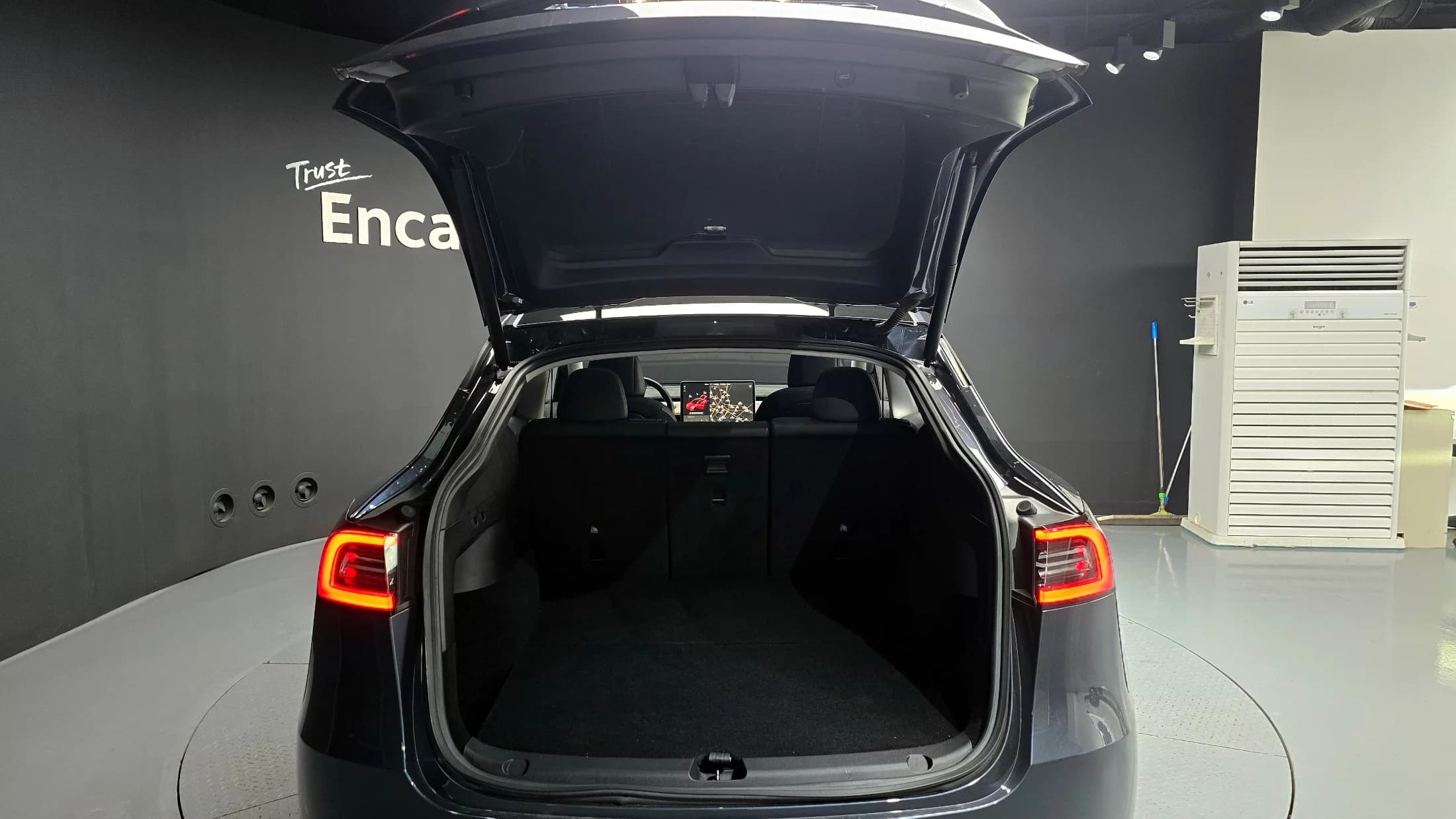 Tesla Model Y Long Range, электромобиль, 2021 г. 197637 км. — фото 20