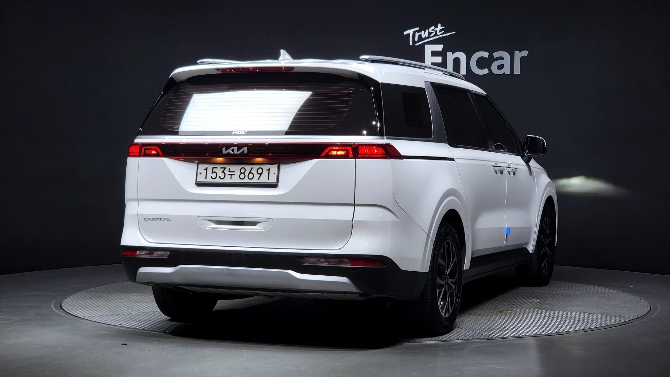 Kia Carnival 9-Seater Prestige, 2023 г. 50683 км. — фото 2