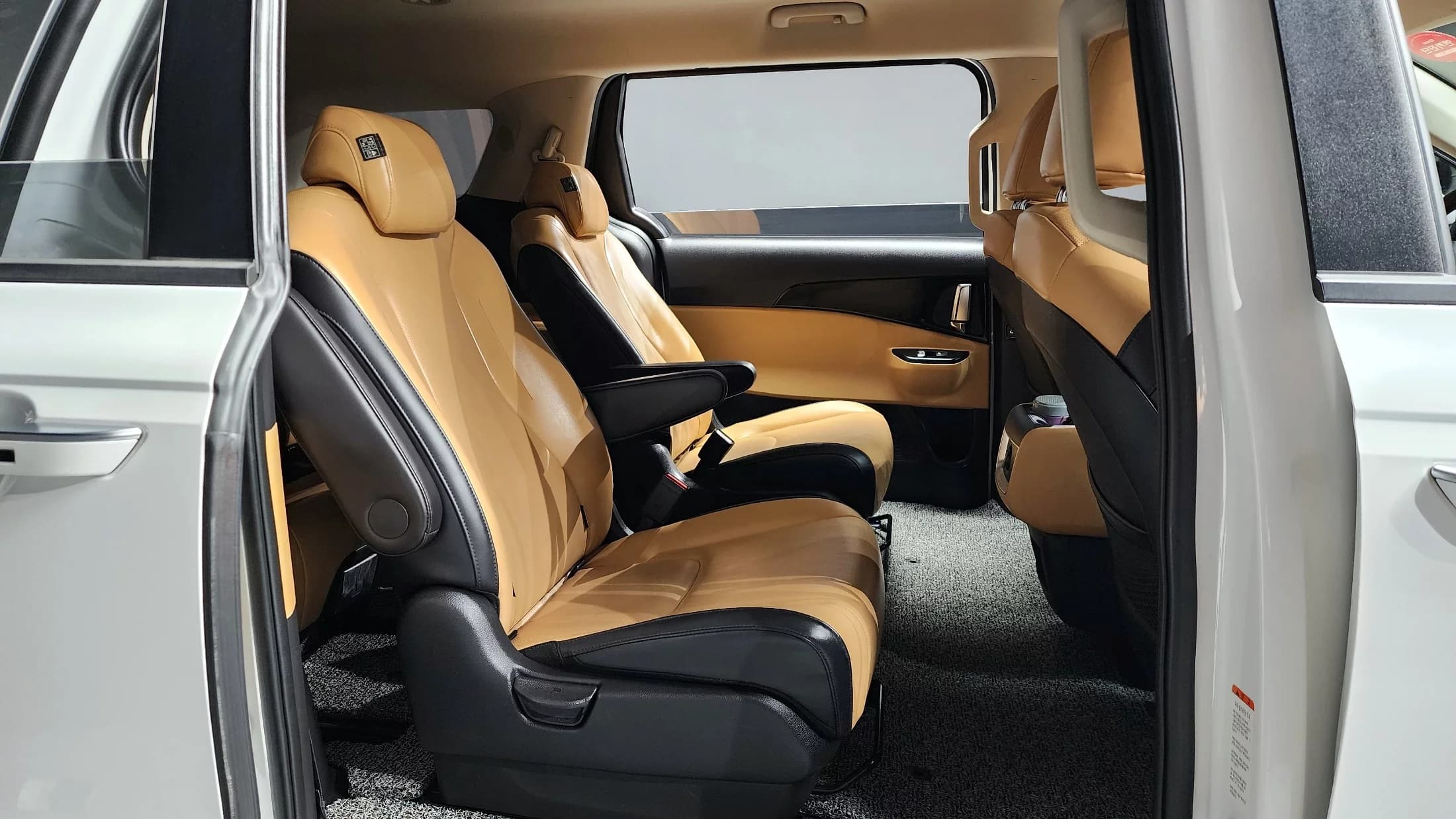 Kia Carnival 9-Seater Prestige, 2023 г. 50683 км. — фото 17