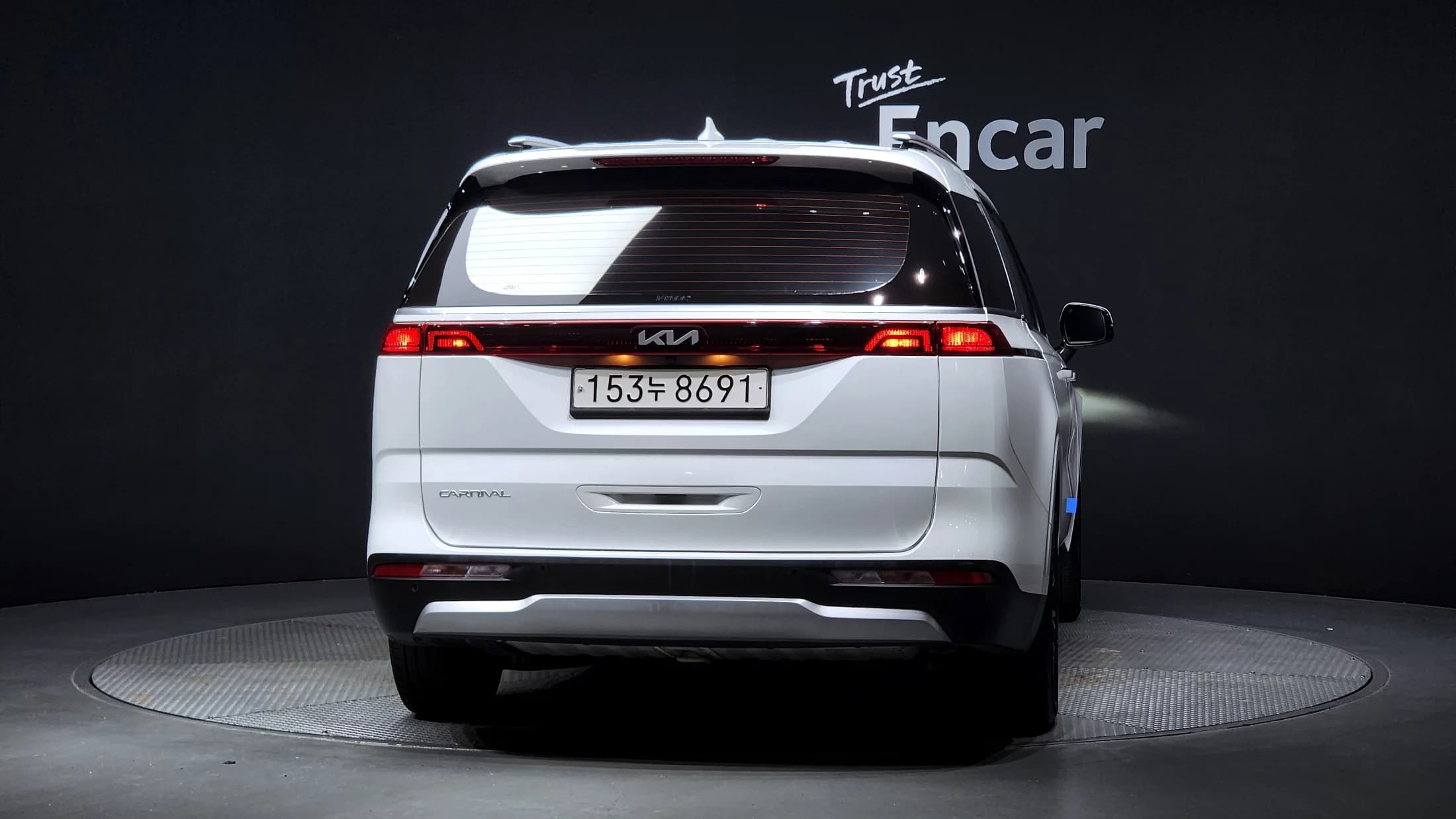 Kia Carnival 9-Seater Prestige, 2023 г. 50683 км. — фото 5