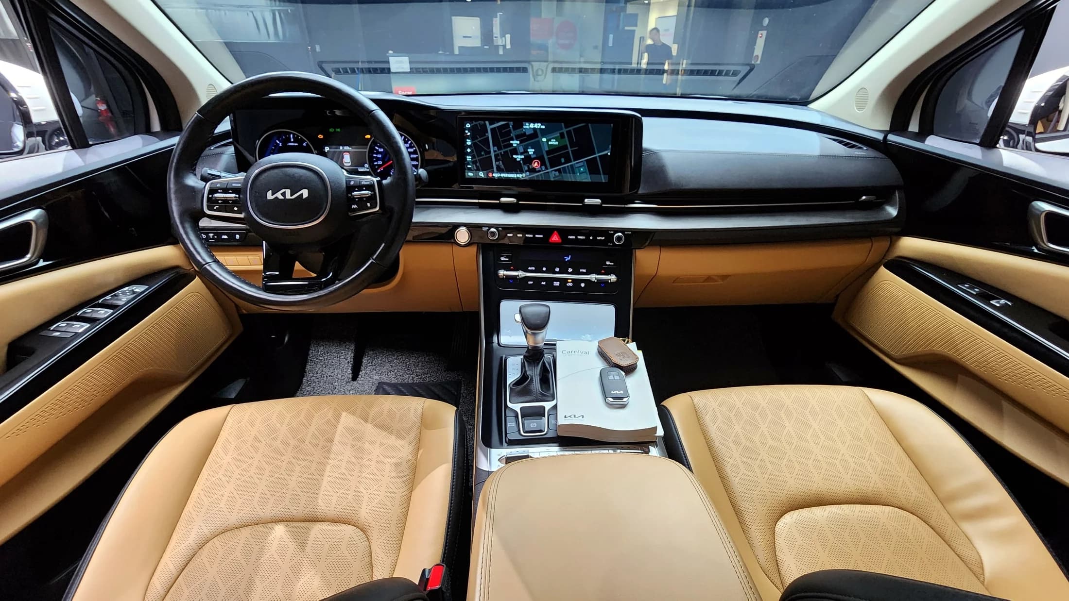 Kia Carnival 9-Seater Prestige, 2023 г. 50683 км. — фото 6