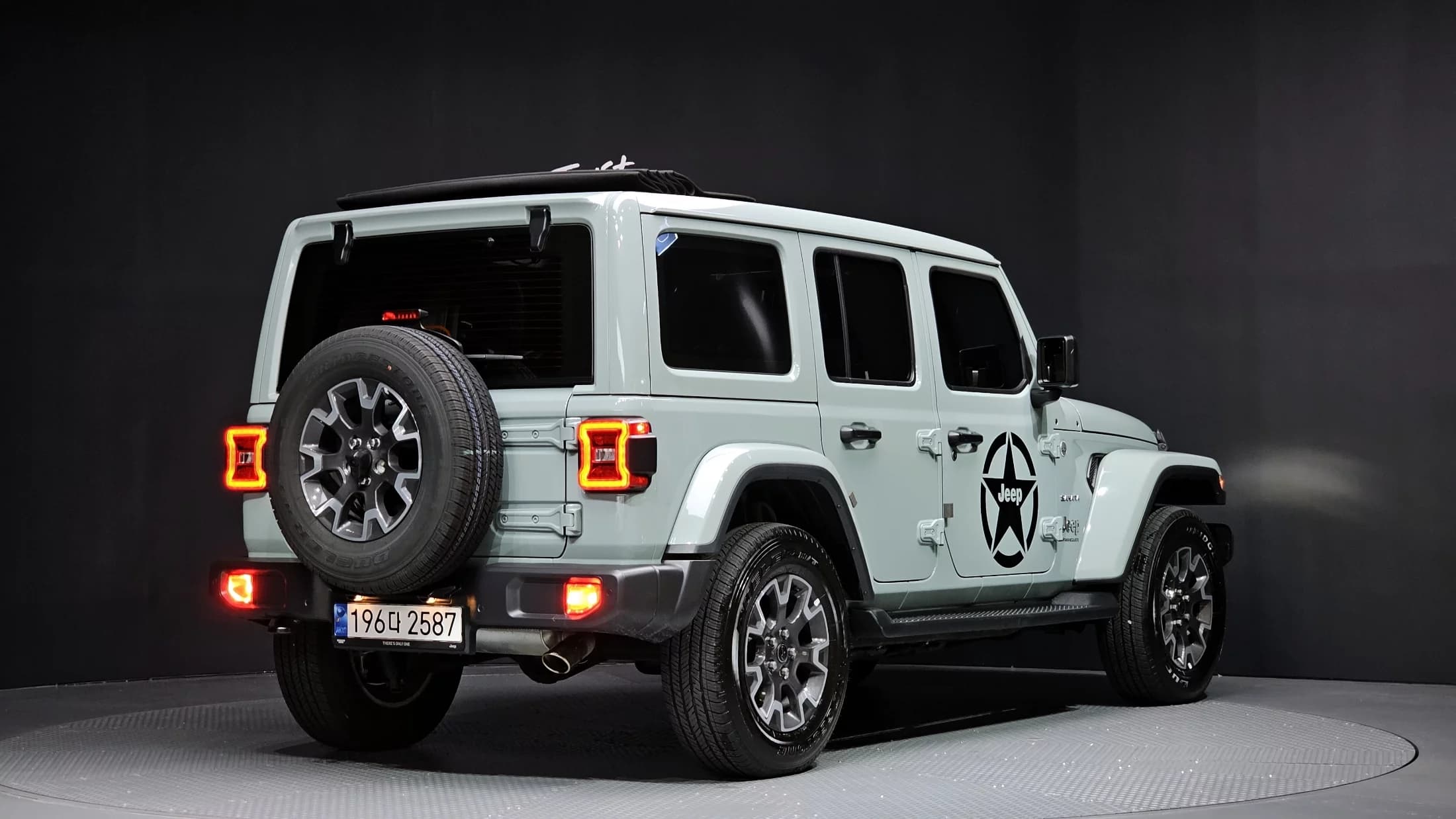 Jeep WRANGLER 2.0 Sahara Power Top 4Door, 2024 г. 18247 км. — фото 2