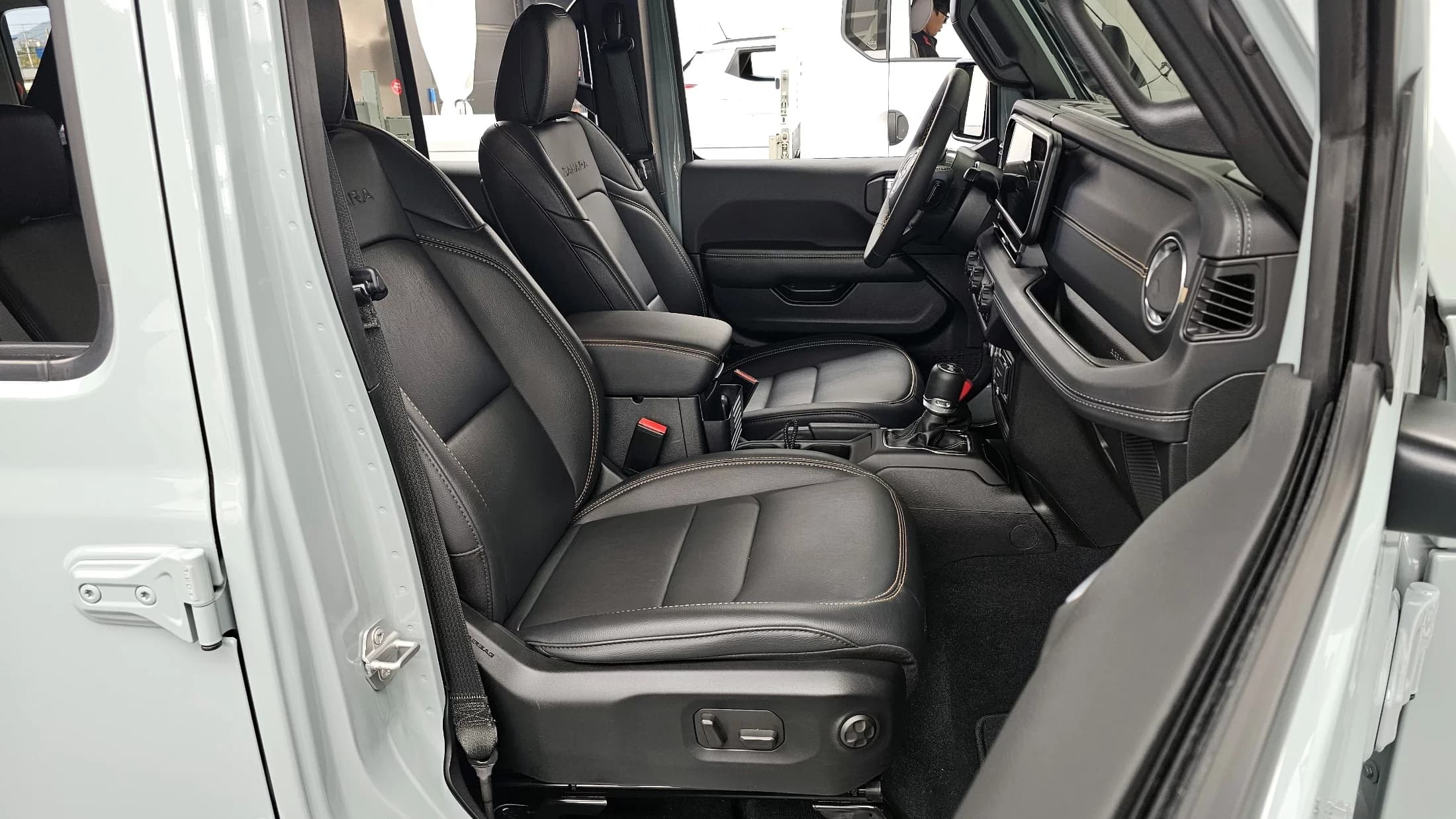 Jeep WRANGLER 2.0 Sahara Power Top 4Door, 2024 г. 18247 км. — фото 11