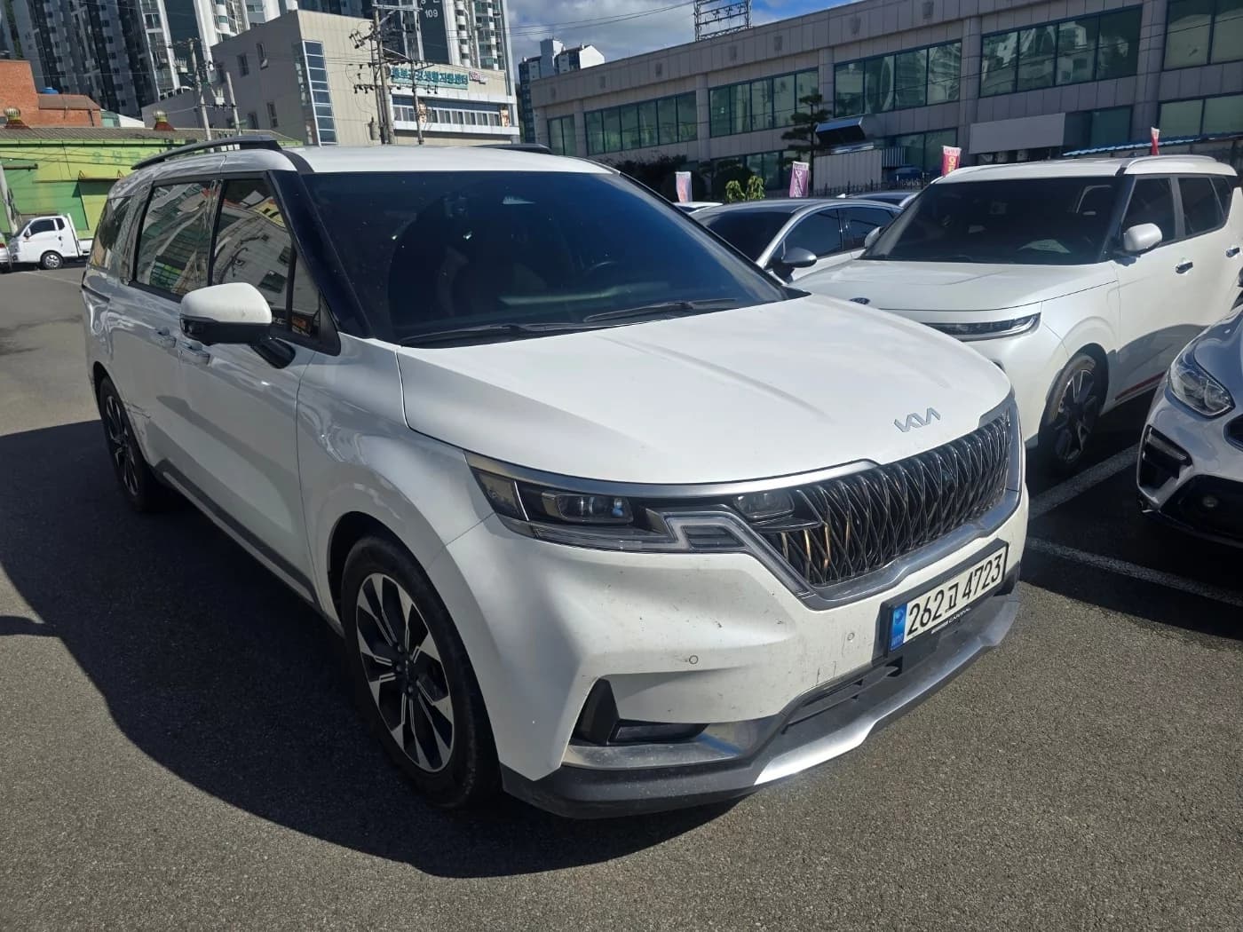 Kia Carnival 9-Seater Signature, 2023 г. 175961 км. — фото 2